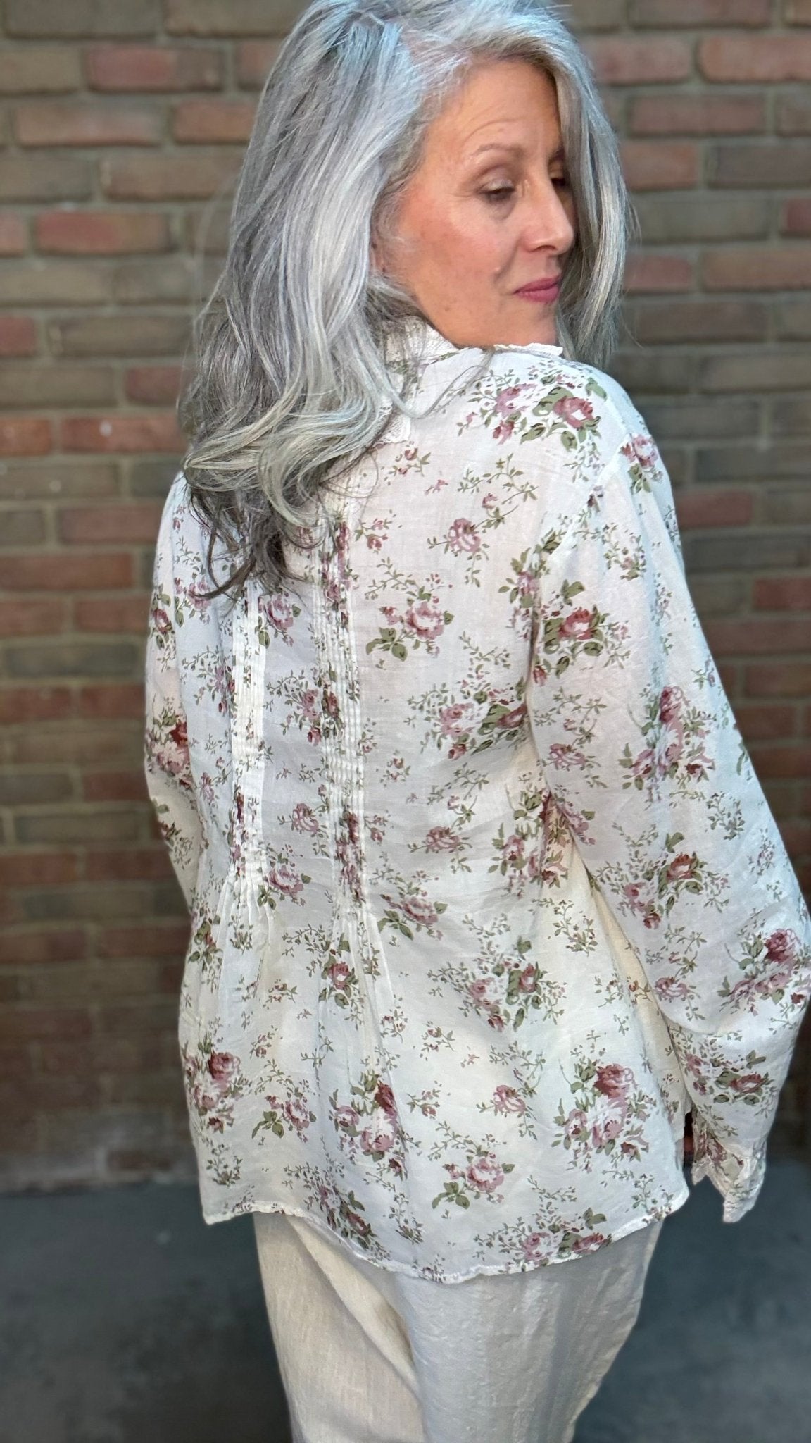 Vintage Floral Button Up Top - Vintage Vault Boutique
