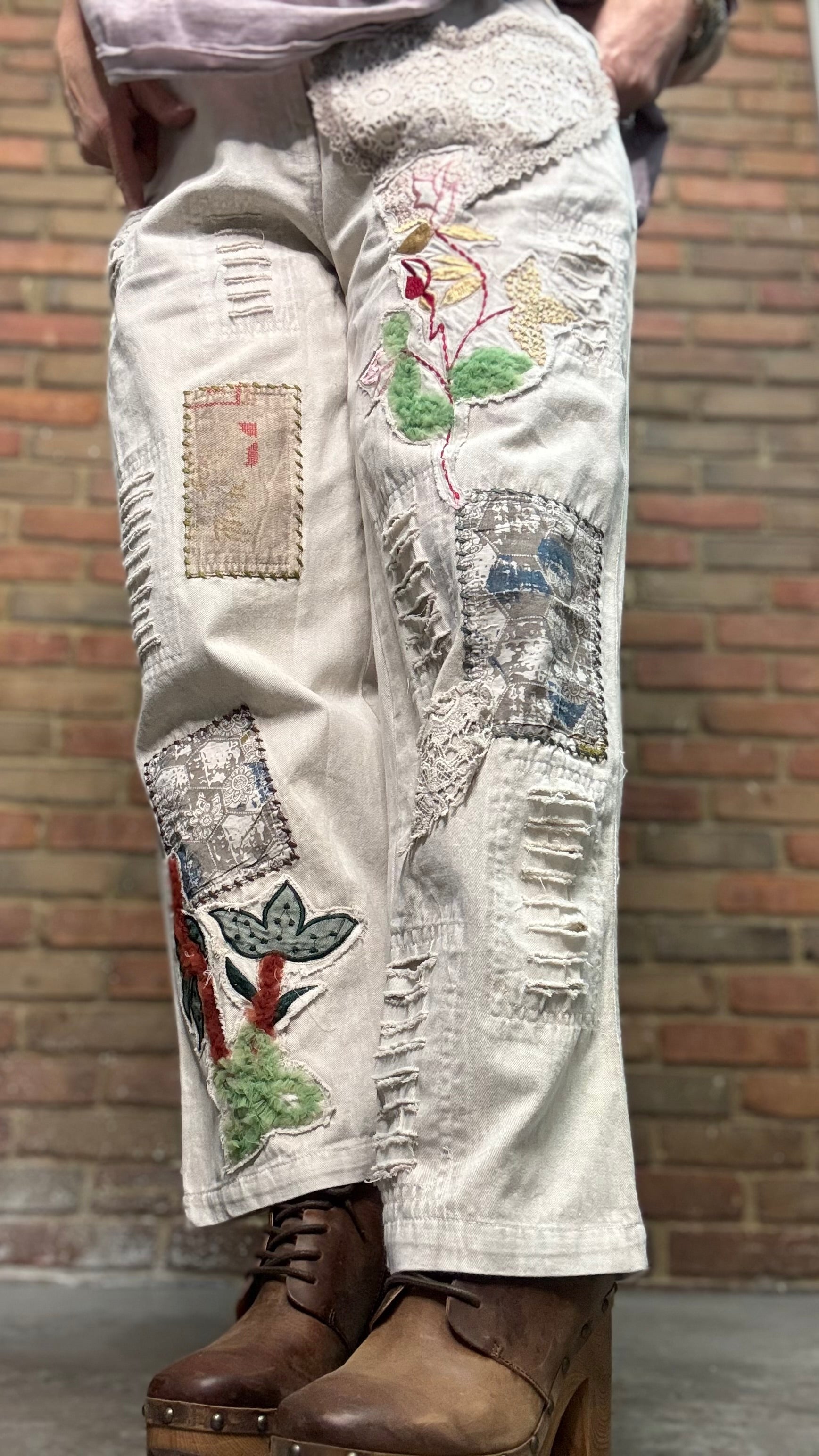 Floral Embroidery Pant