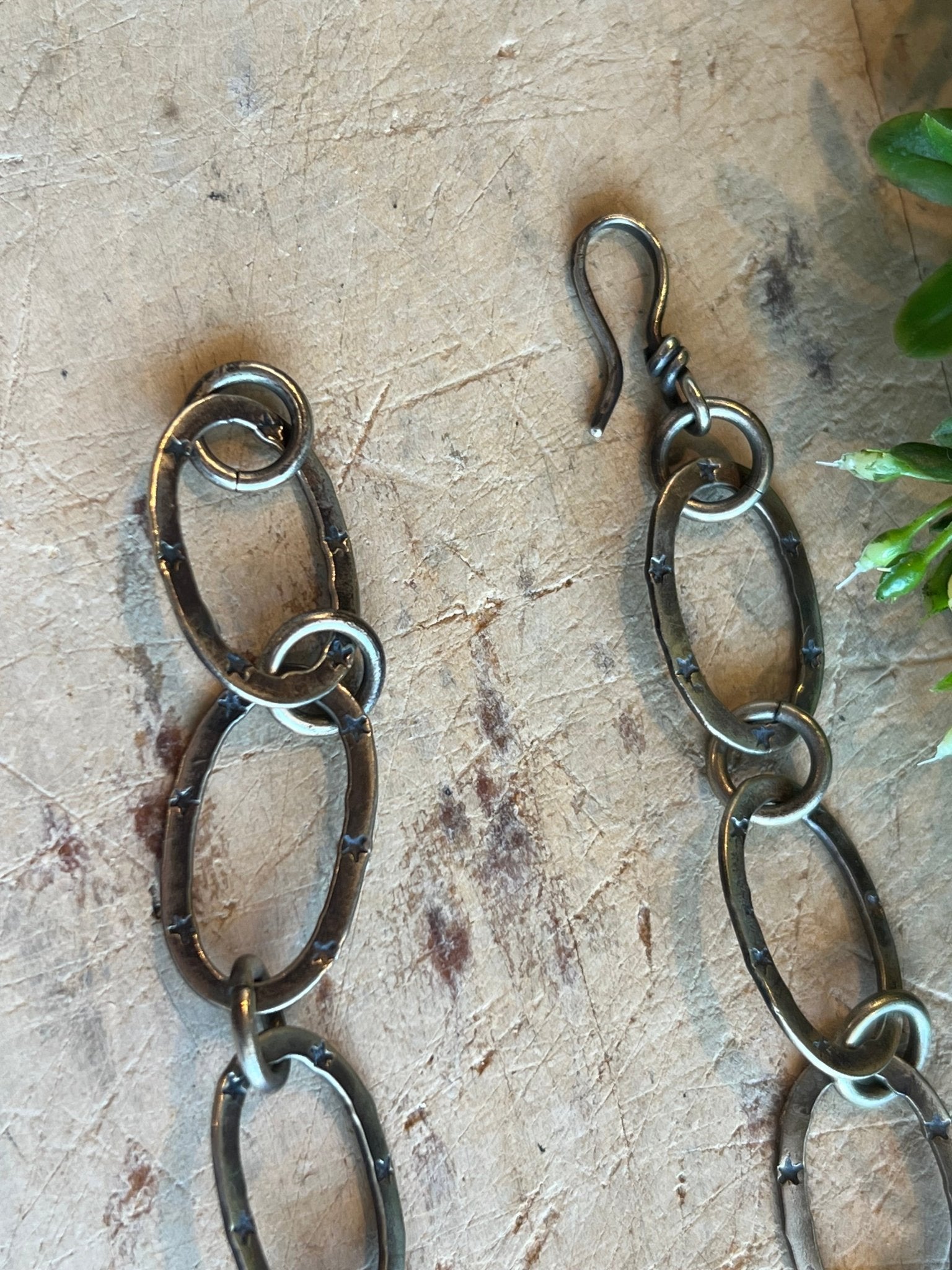 Link w/Stars Necklace - Vintage Vault Boutique