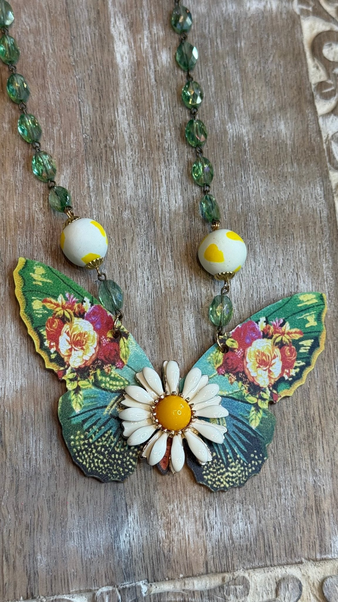Daisy Butterfly Necklace - Vintage Vault Boutique