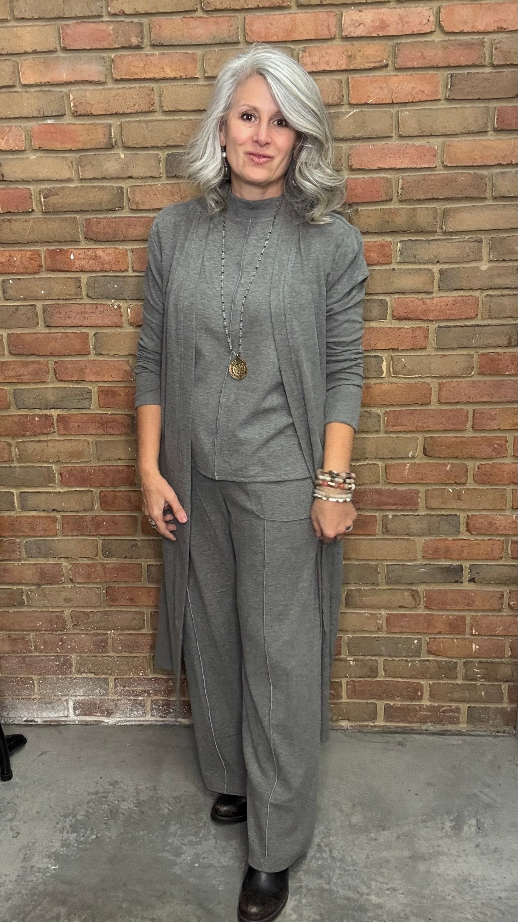 Grey Solid Detail Knit Pant