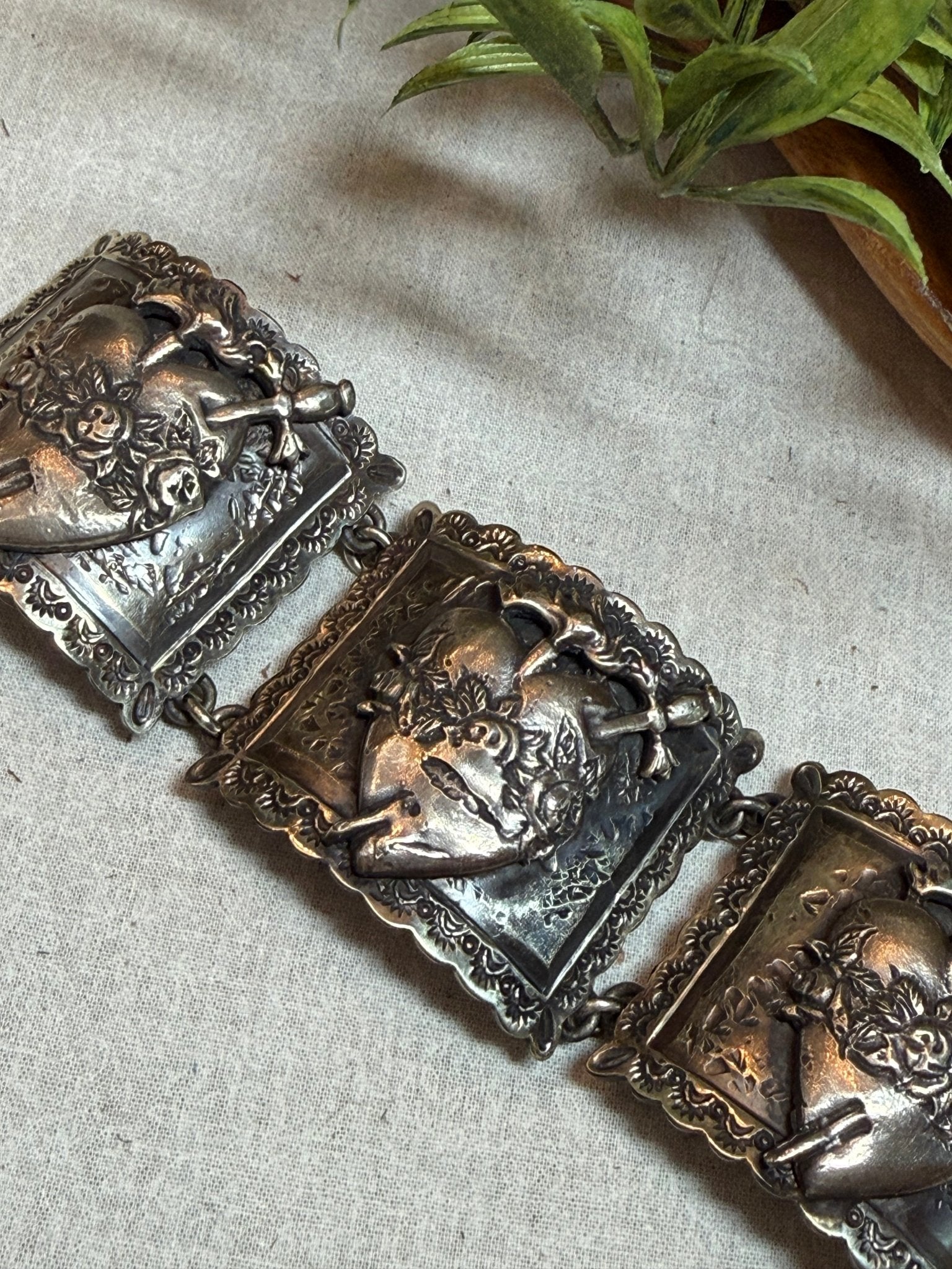 Silver Heart Link Bracelet - Vintage Vault Boutique