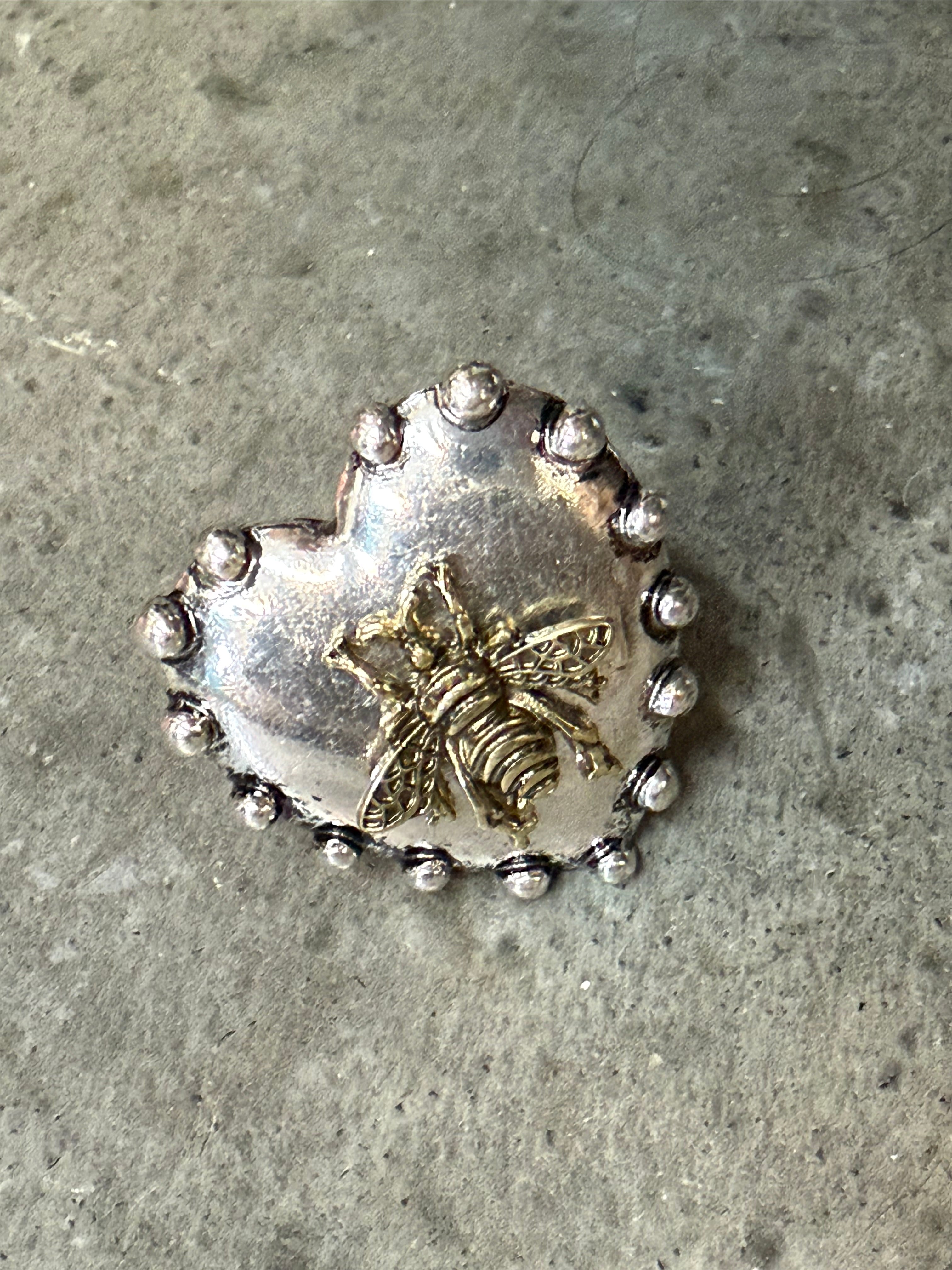 Queen Bee Stretch Heart Ring
