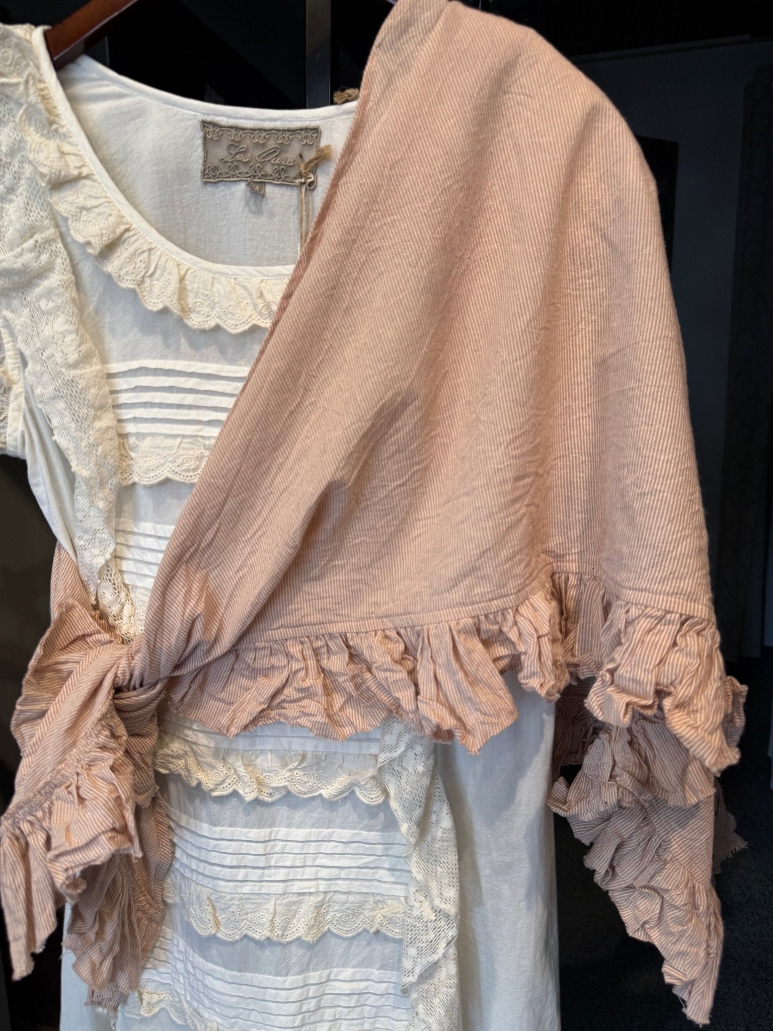 Echarpe Triangle Pink Stripe - Vintage Vault Boutique