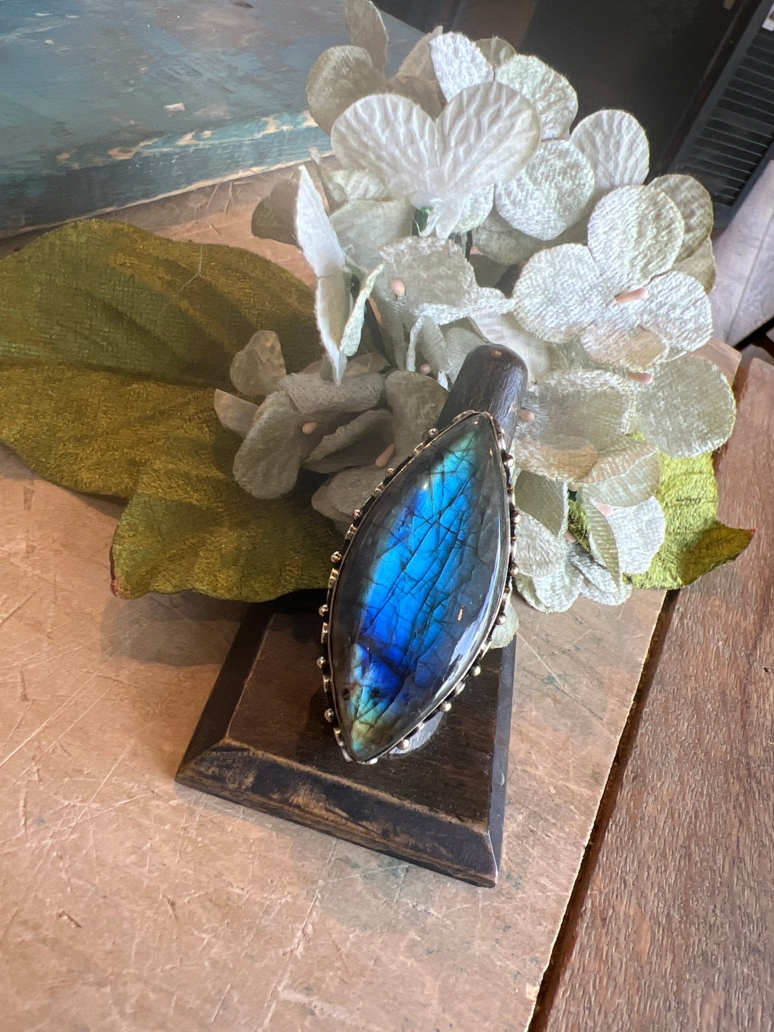 Eye Shaped Labradorite Ring - Vintage Vault Boutique
