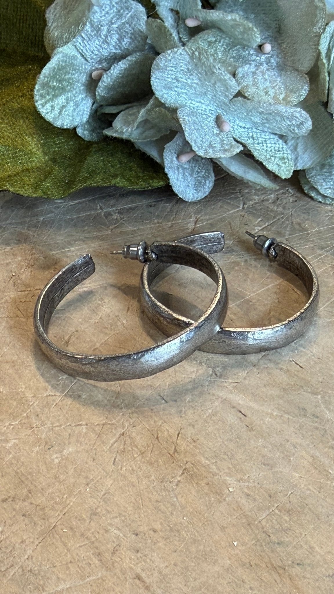 EKD Smooth Silver Hoop Earring - Vintage Vault Boutique