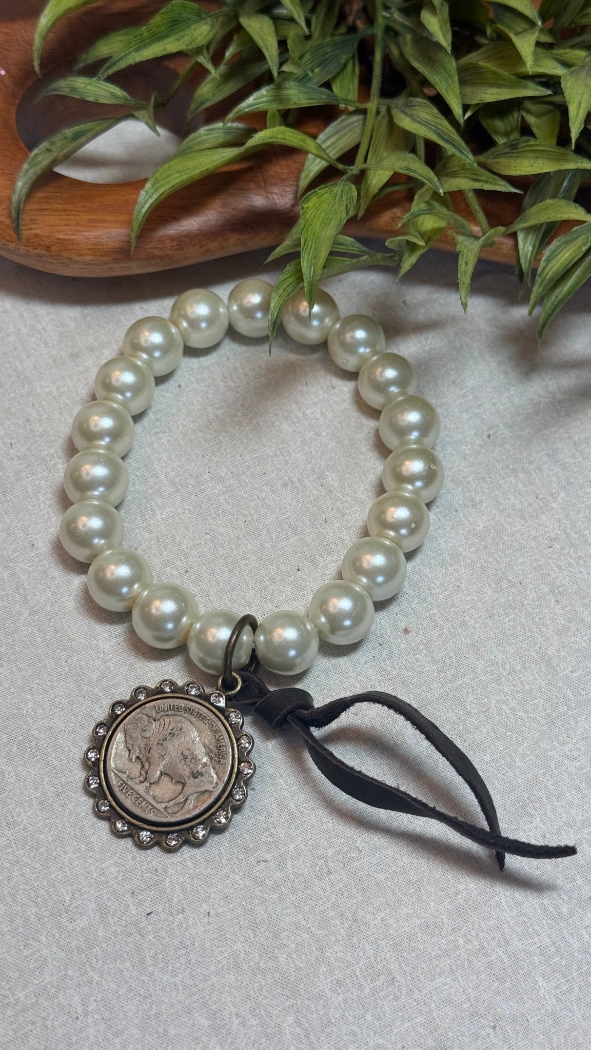 Pearl Nickel Stretch Bracelet - Vintage Vault Boutique