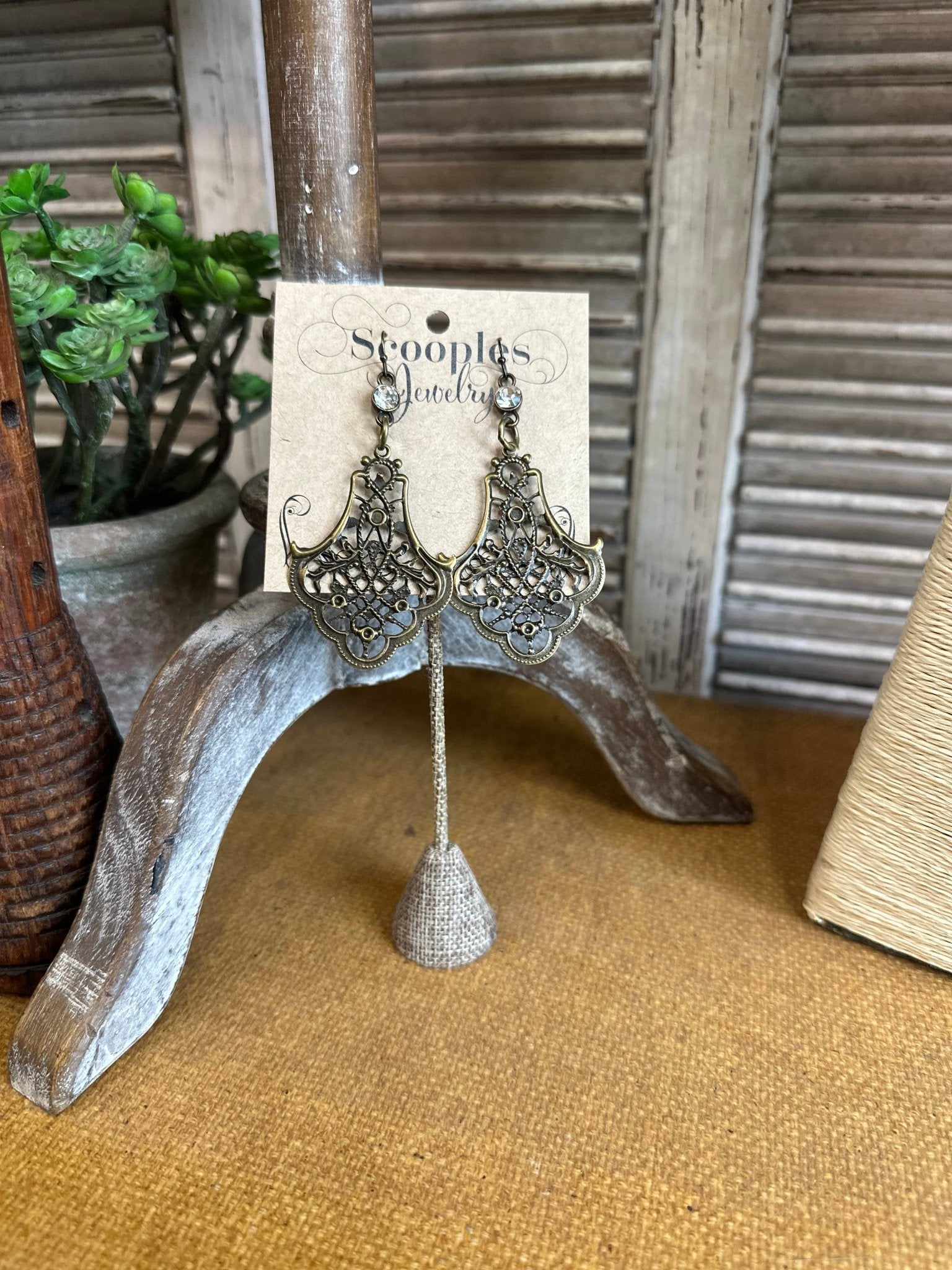 Filigree Teardrop Rhinestone Earring - Vintage Vault Boutique