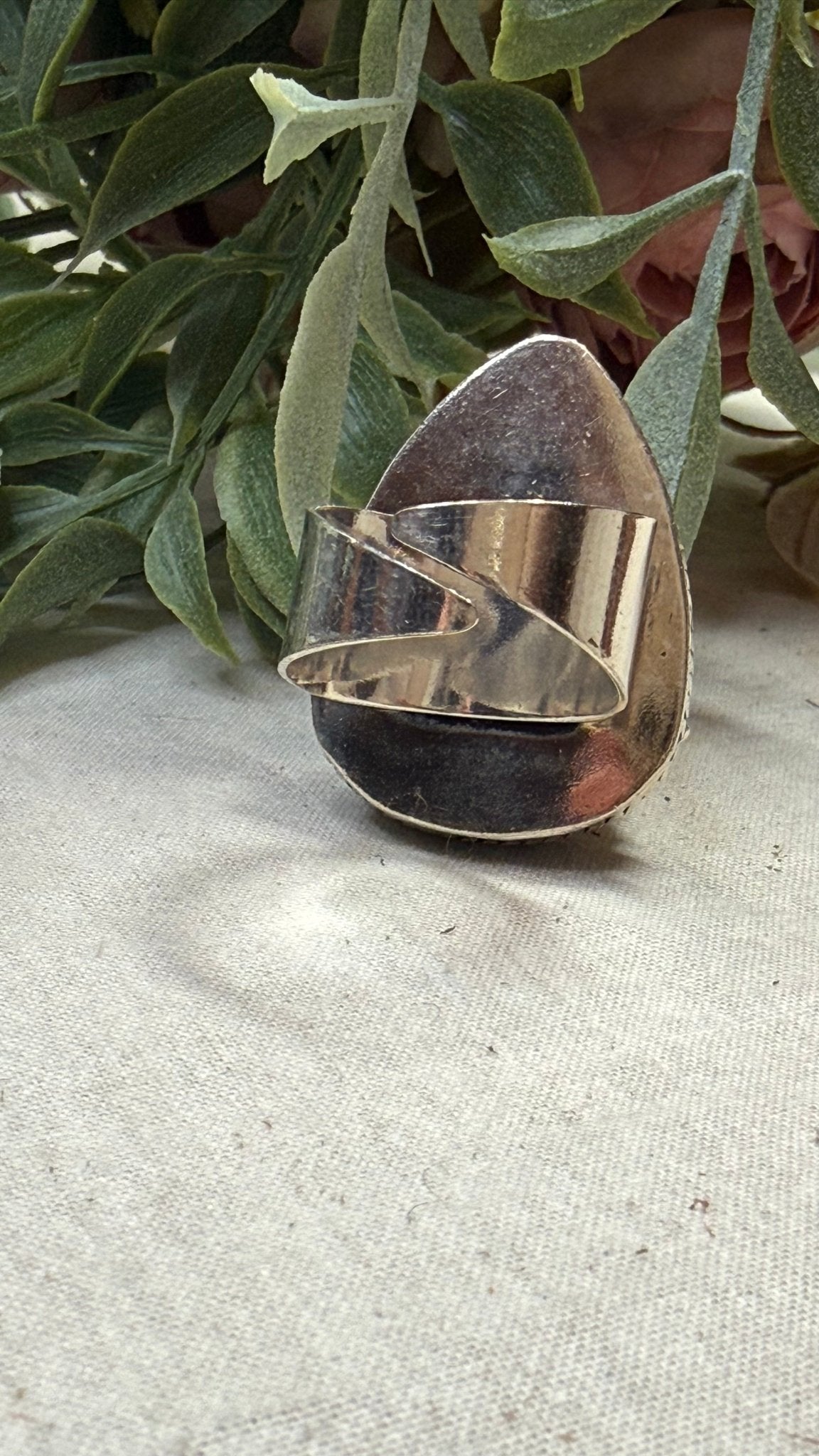 Teardrop Ivory Colored Stone Ring - Vintage Vault Boutique