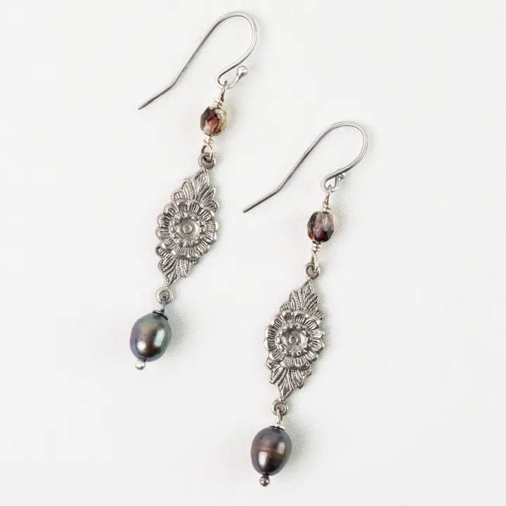 Water Lily Simple Earrings E019 - Vintage Vault Boutique
