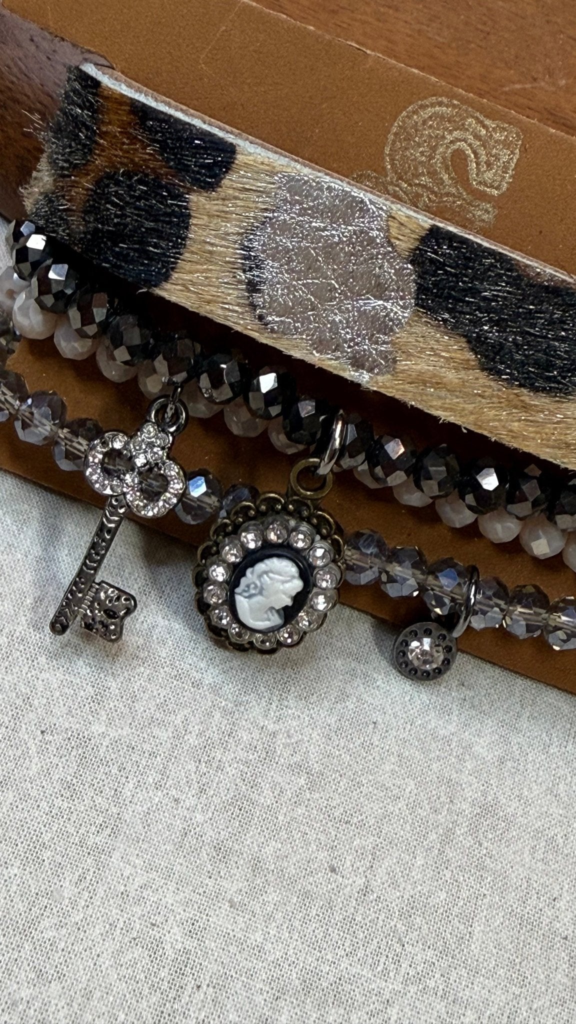 Small Cameo with Hide Stack - Vintage Vault Boutique