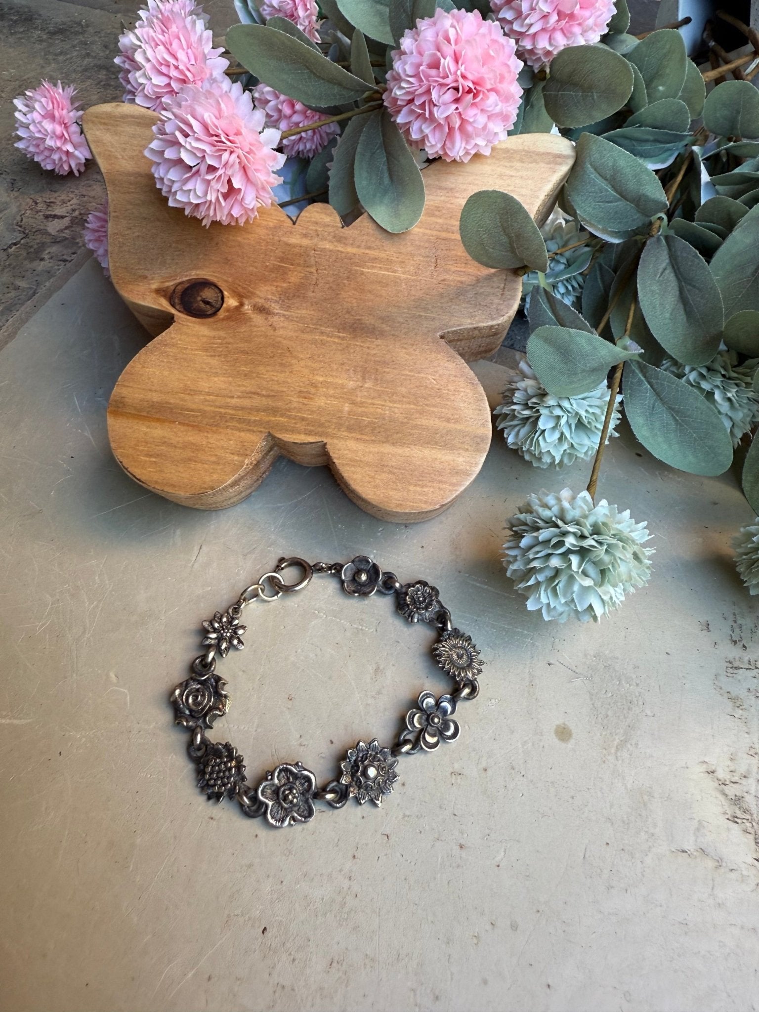 EKD Vintage Flower Bracelet - Vintage Vault Boutique