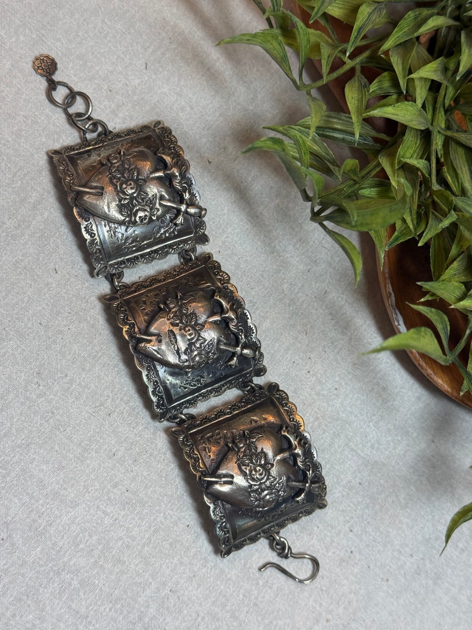 Silver Heart Link Bracelet - Vintage Vault Boutique