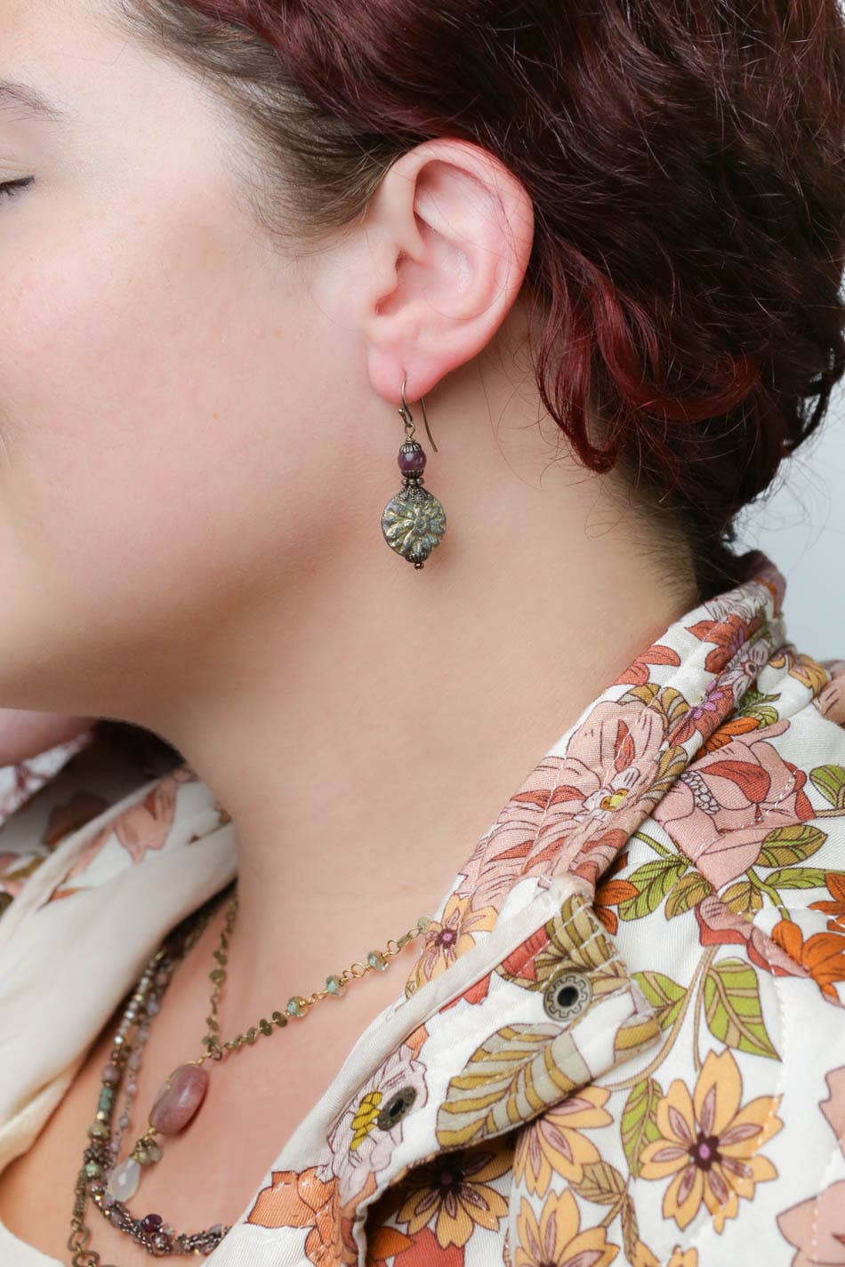Mauve Czech Glass Simple Earrings 027E - Vintage Vault Boutique
