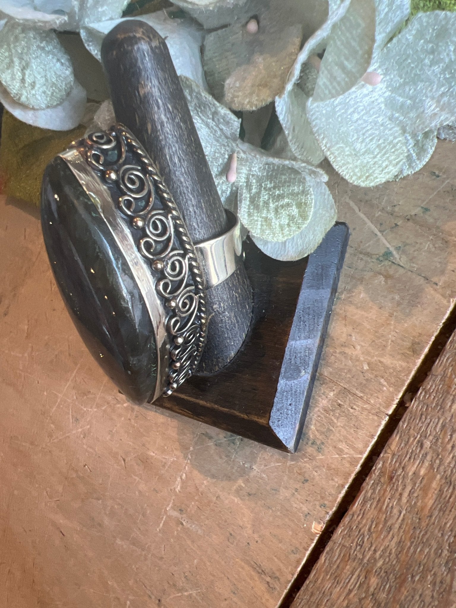 Eye Shaped Labradorite Ring - Vintage Vault Boutique