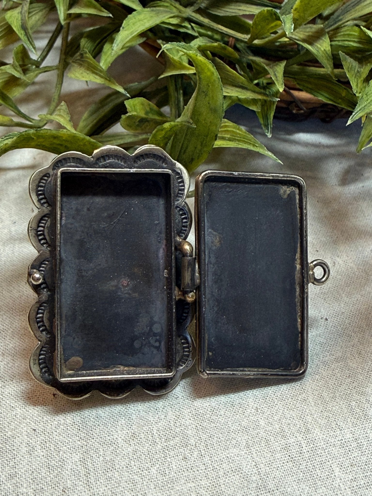 Milagro Locket Ring - Vintage Vault Boutique