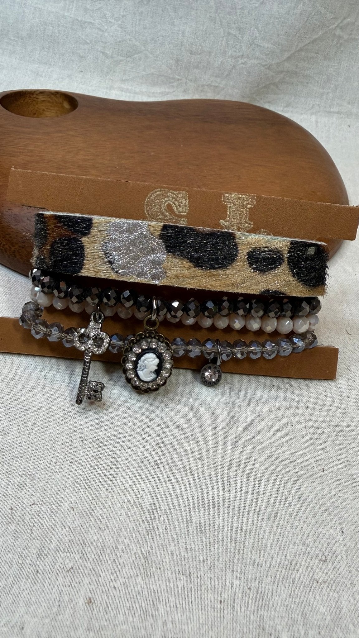 Small Cameo with Hide Stack - Vintage Vault Boutique