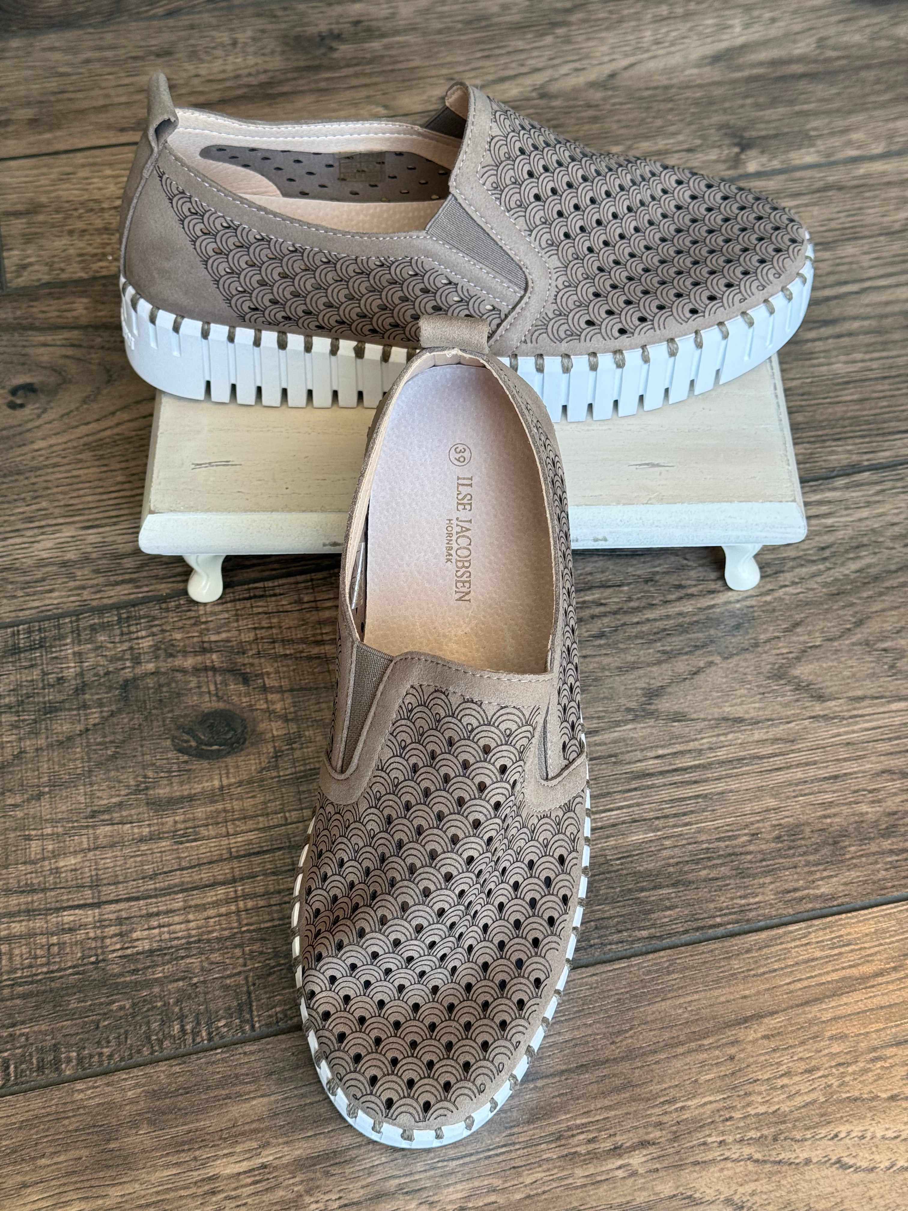 Tulip Platform Slip On Shoes Sz 36 39