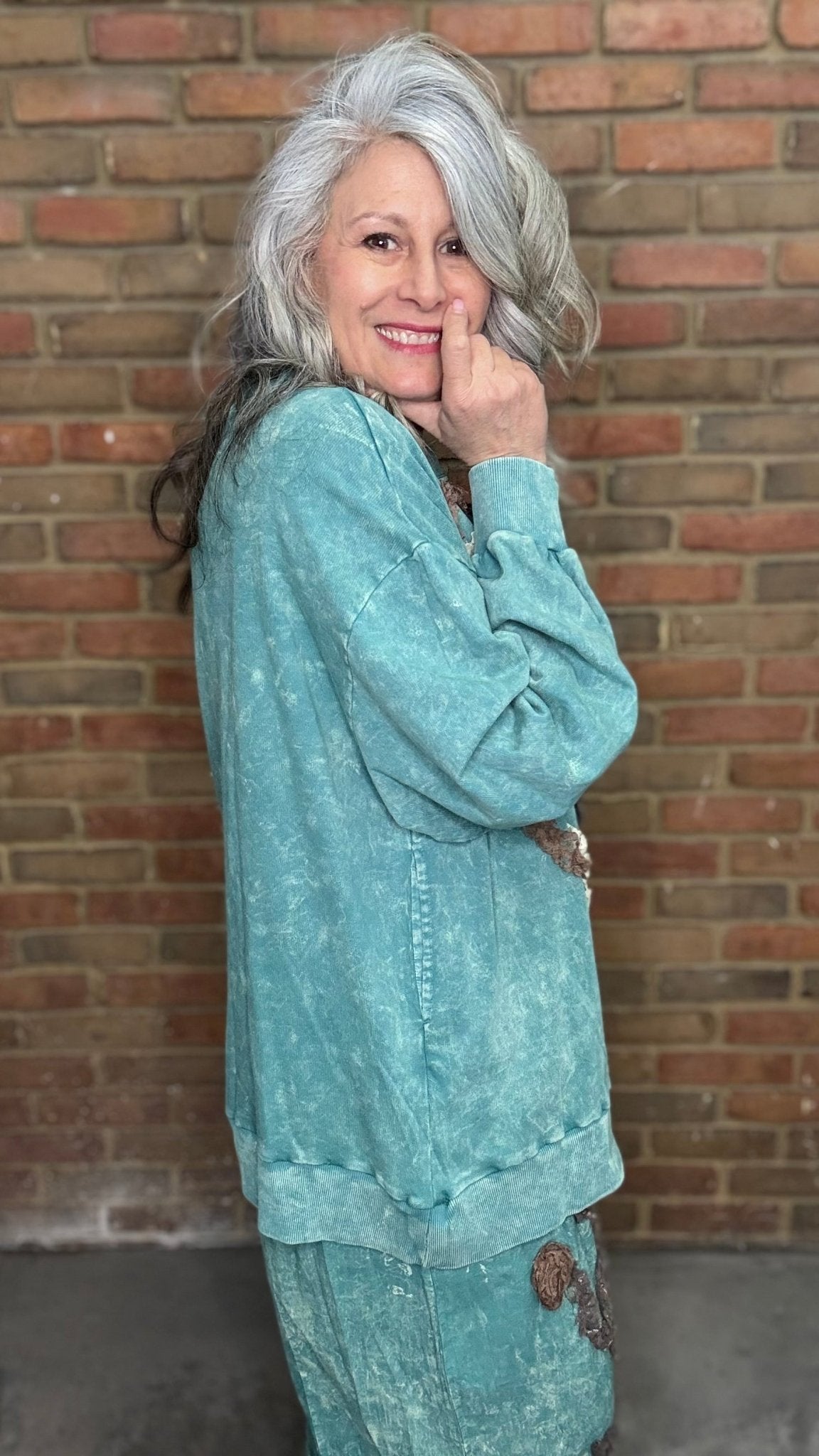 Heartland Sweatshirt - Vintage Vault Boutique
