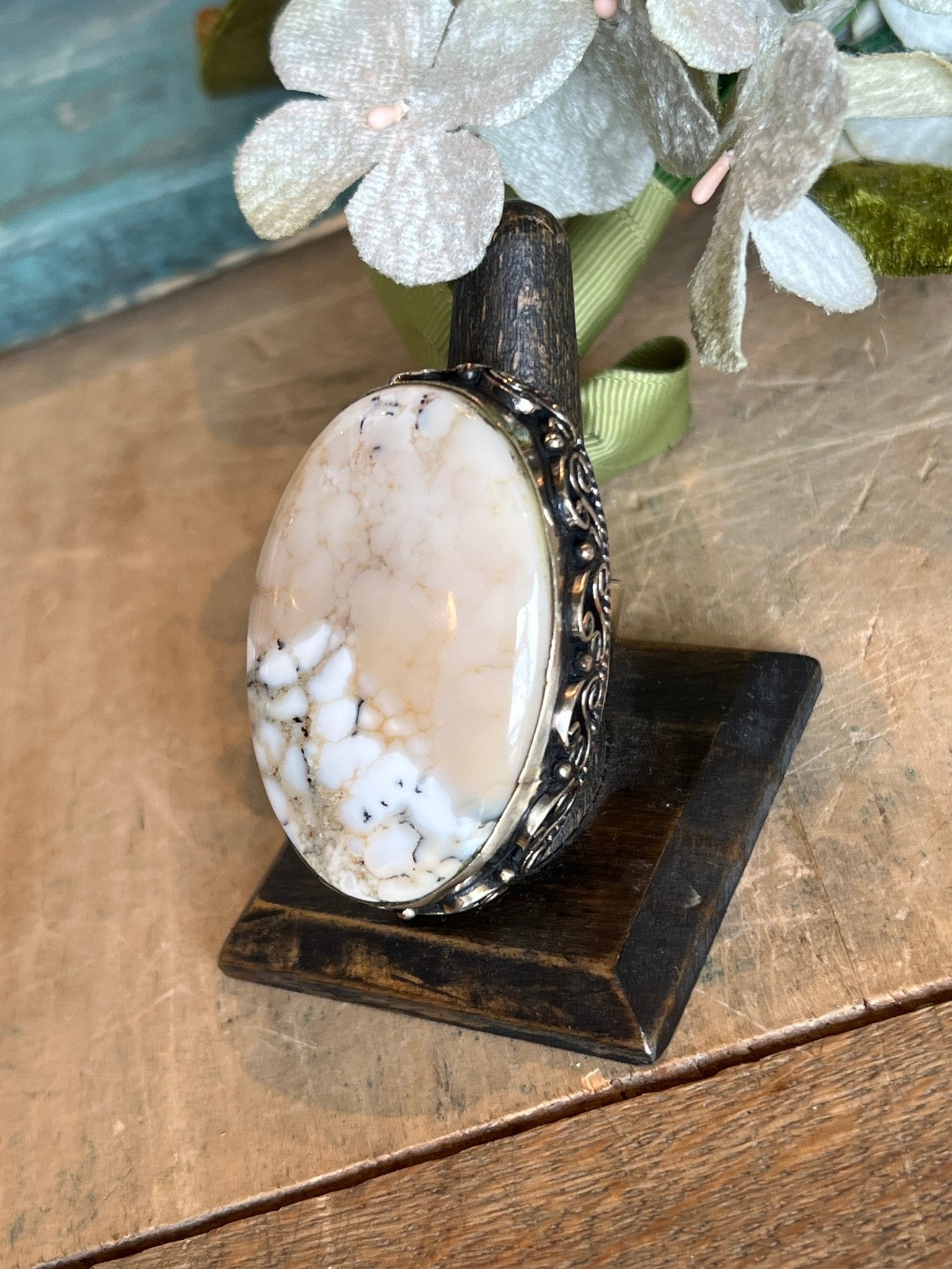 Cream Oval Stone Ring - Vintage Vault Boutique