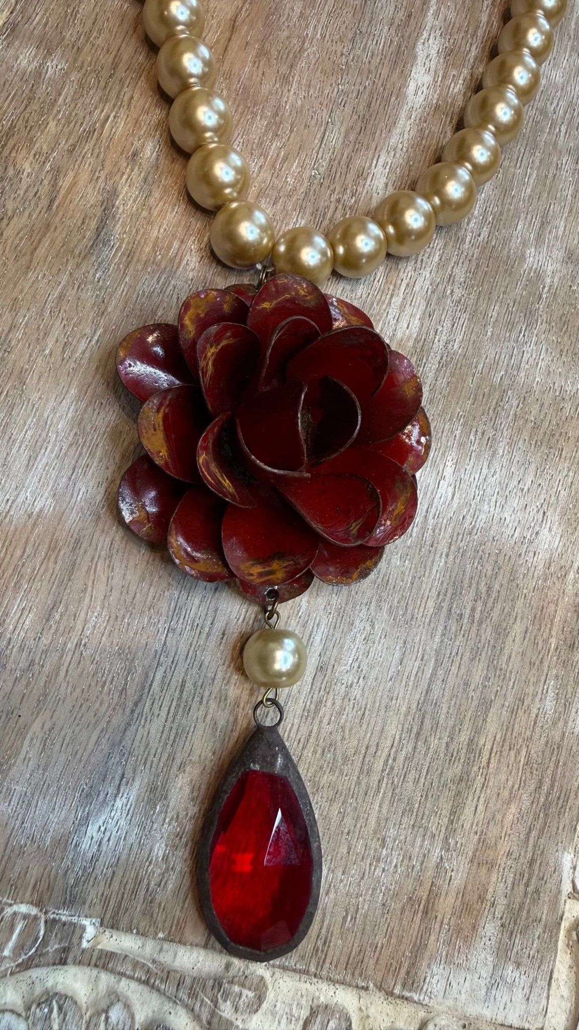 Red Rose Pearl Necklace - Vintage Vault Boutique