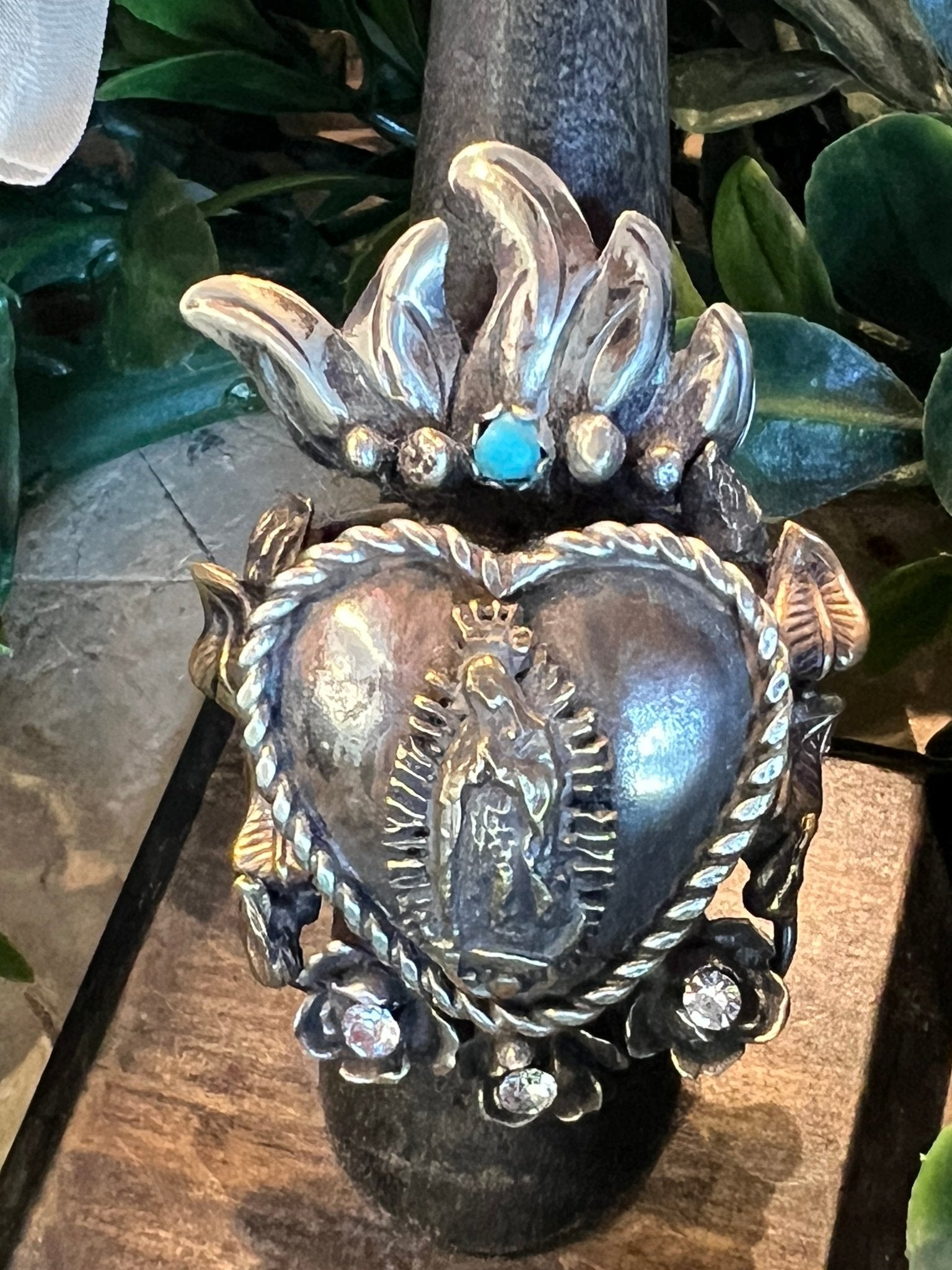 Hrt w Lady Ring - Vintage Vault Boutique