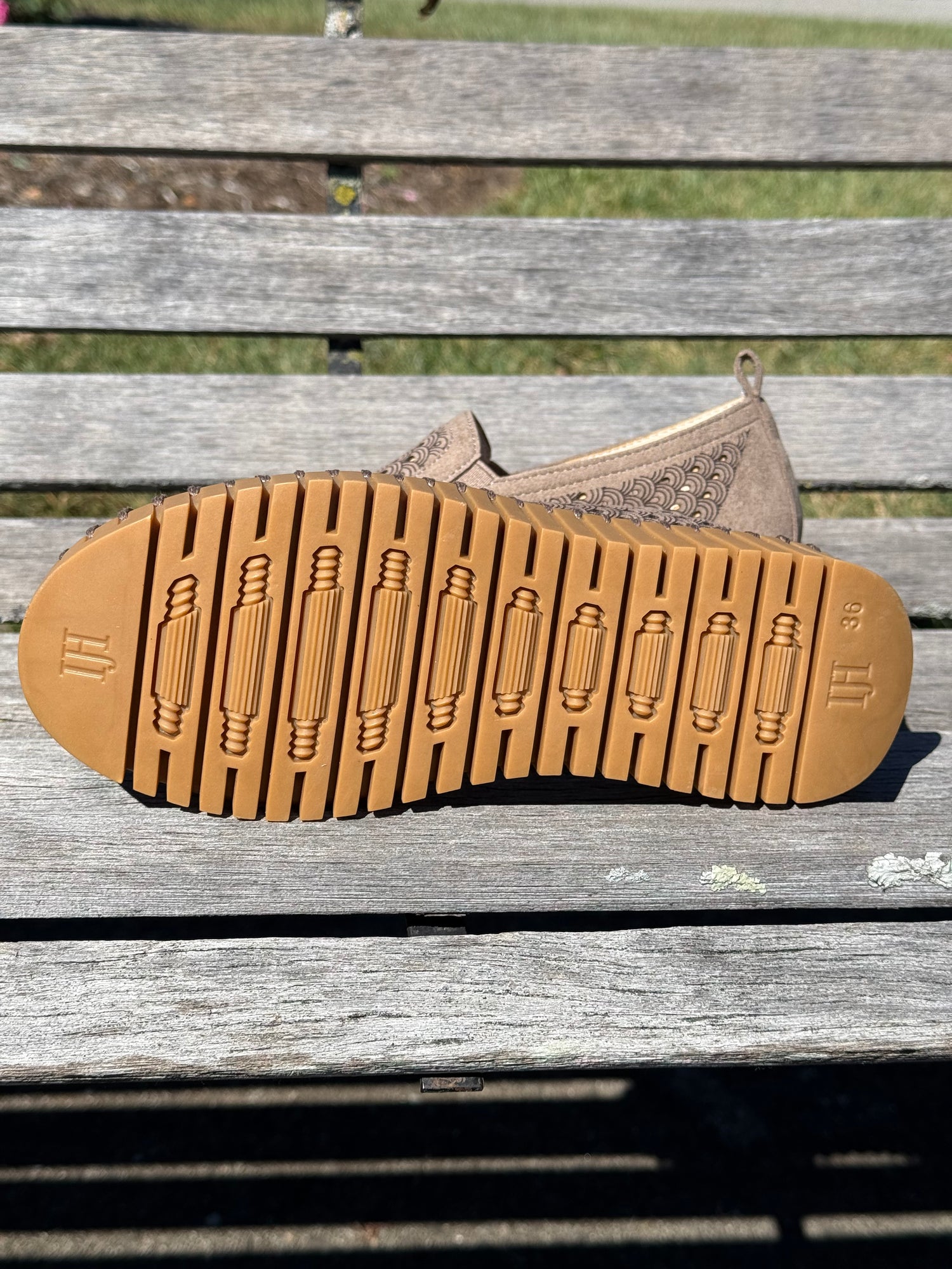 Tulip 4078 Wedge - Wheat