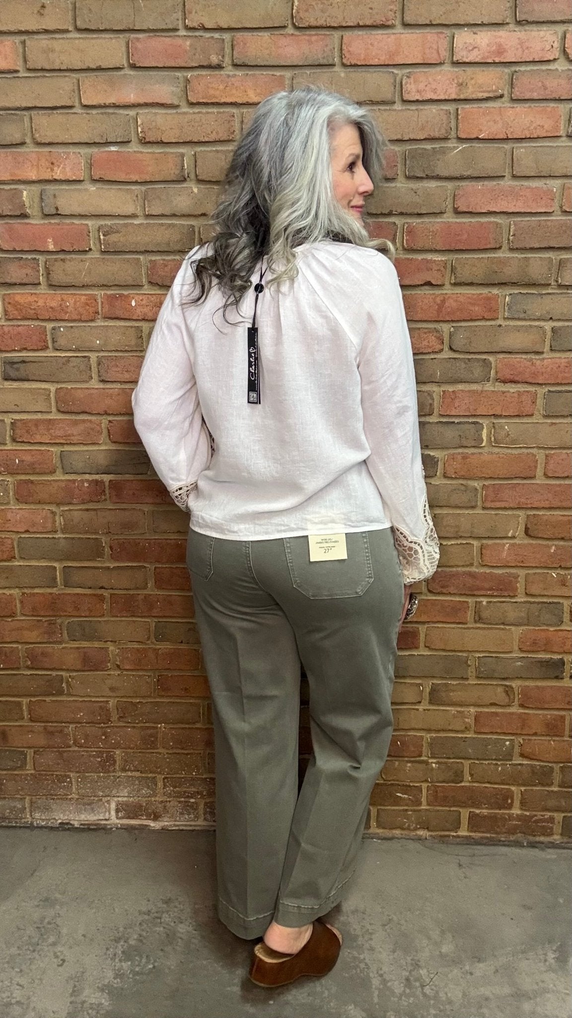 Linen Blend V - Neck Long Sleeve - Vintage Vault Boutique