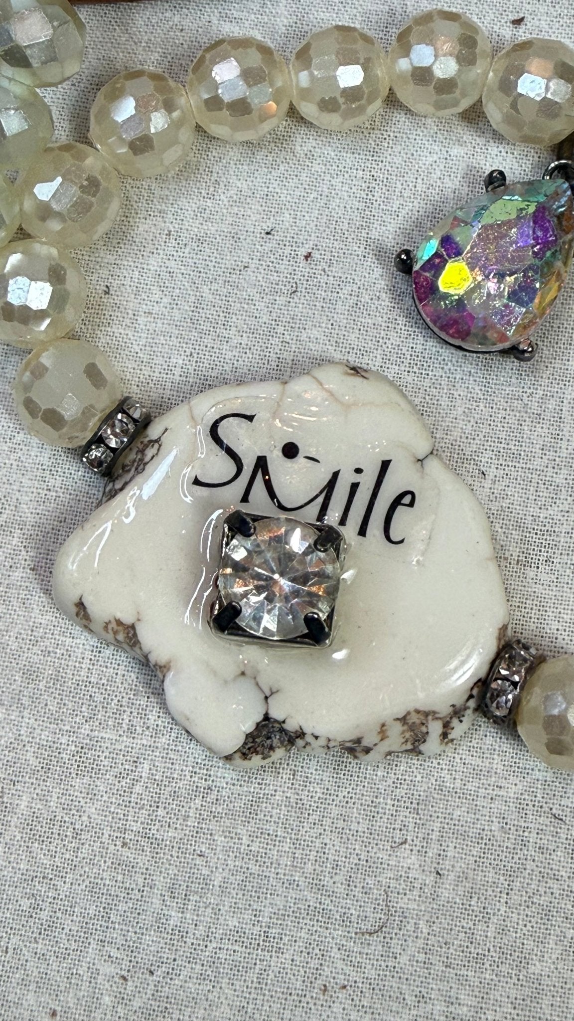 Smile/Kiss Stretch Bracelet - Vintage Vault Boutique