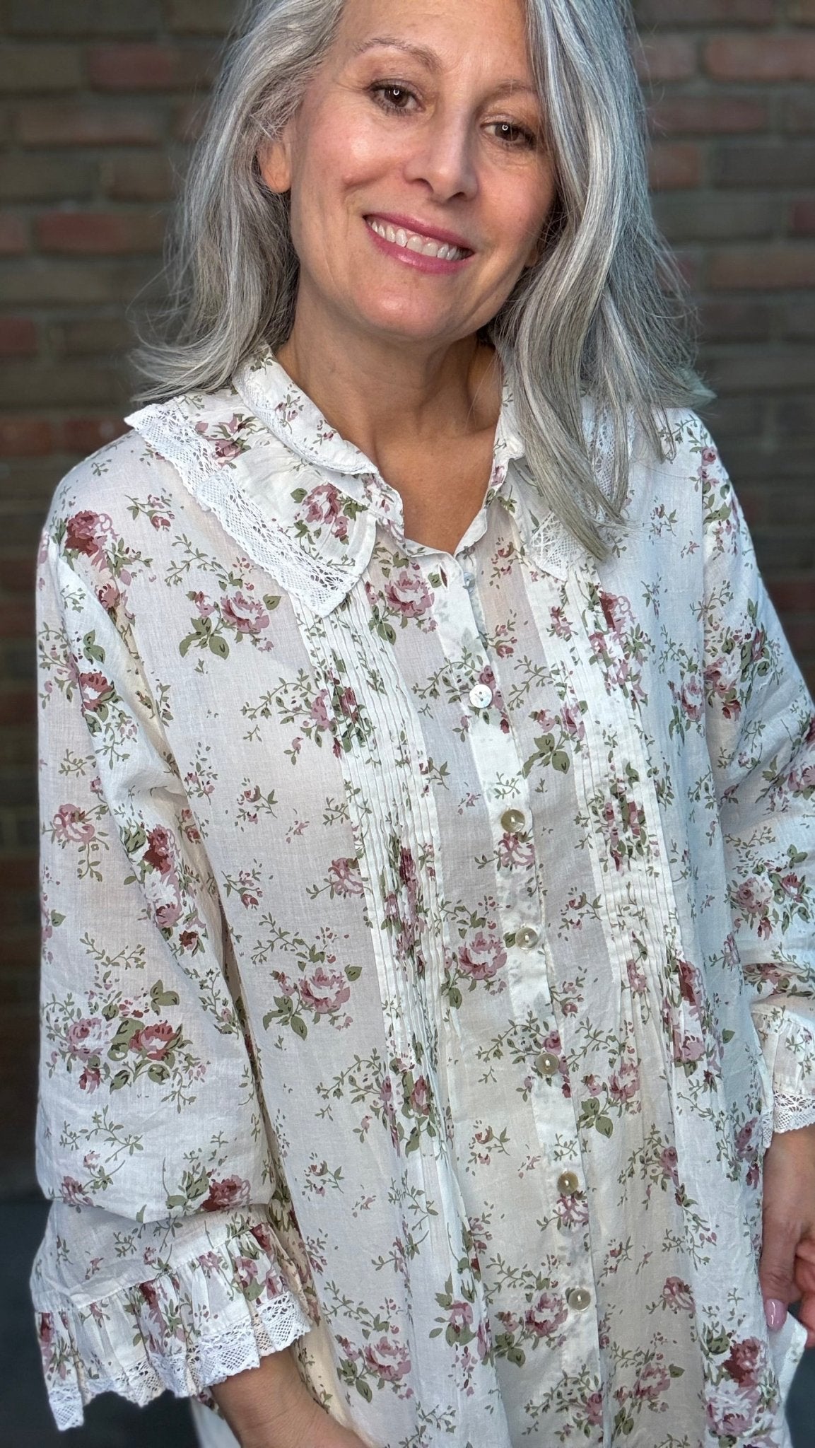 Vintage Floral Button Up Top - Vintage Vault Boutique