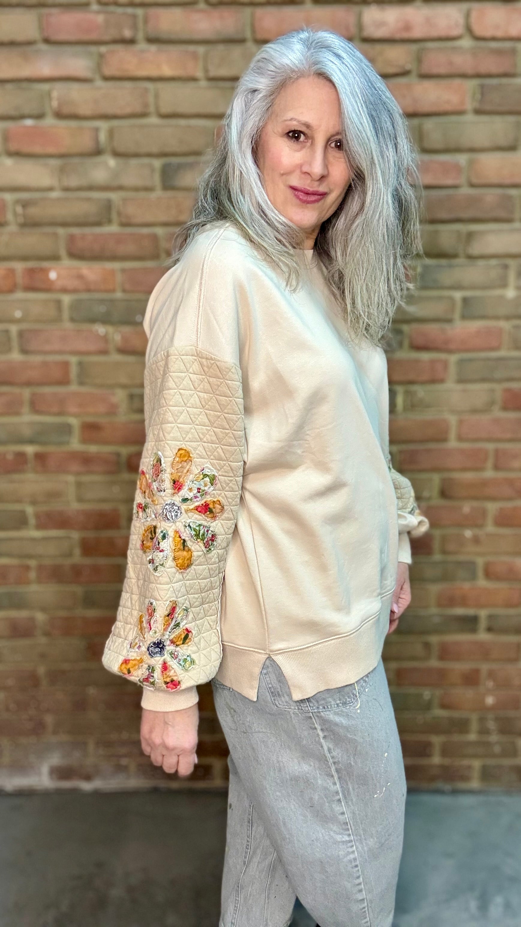 Woman wearing Quilted Sleeve Sweatshirt with Oyster Grey Big Pocket Jeans