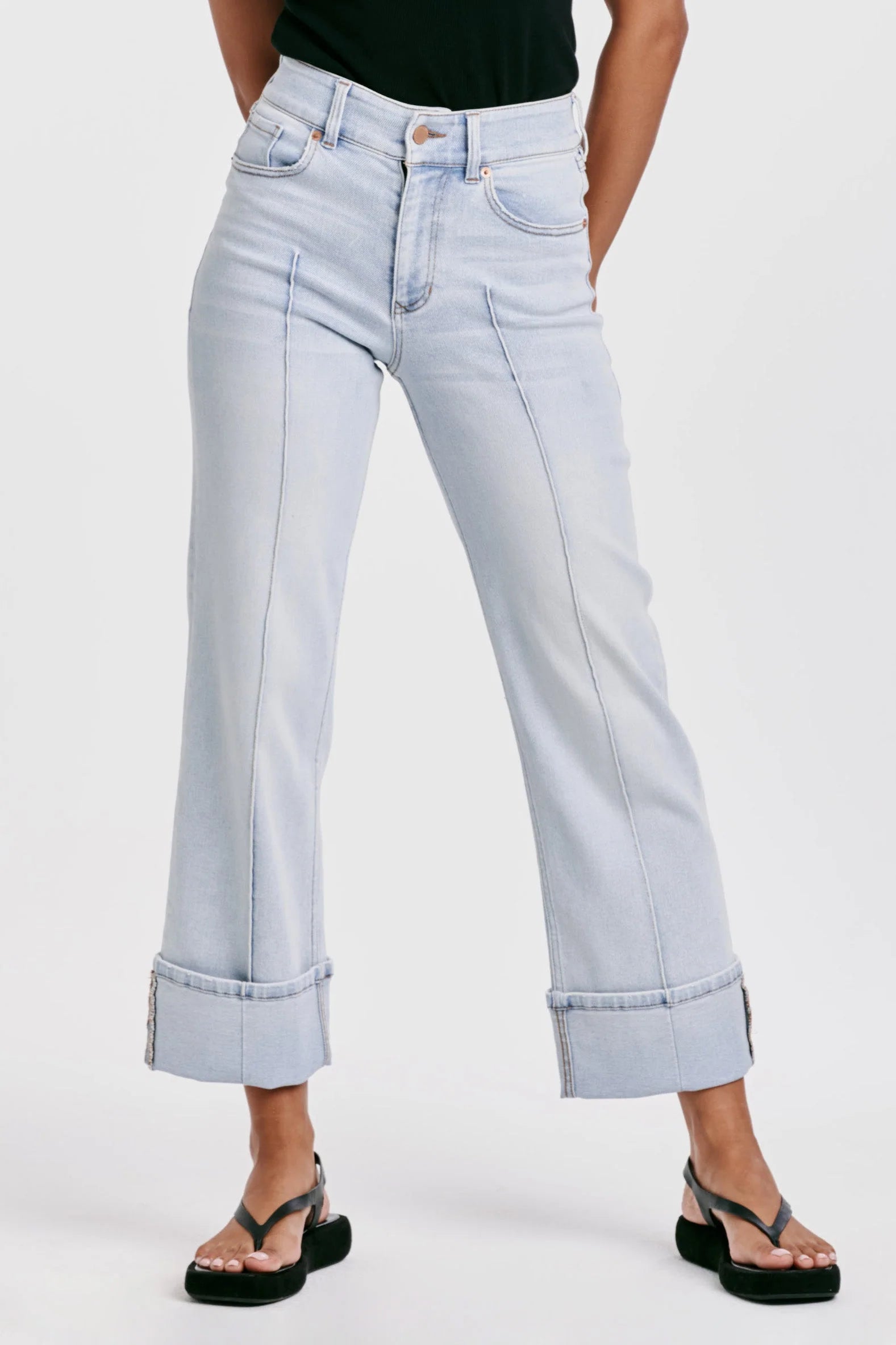 HOLLY Cuffed Straight Jean
