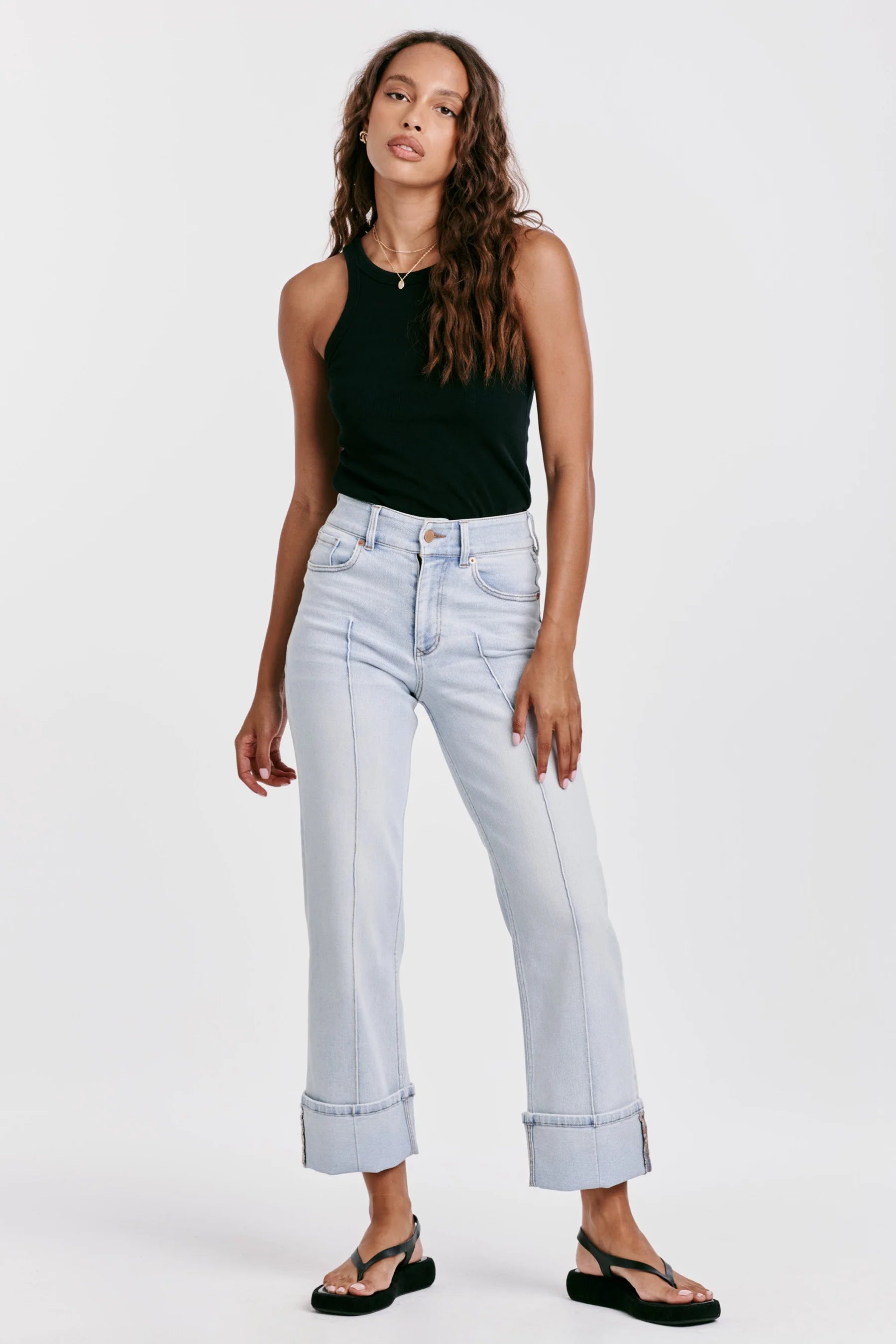 HOLLY Cuffed Straight Jean