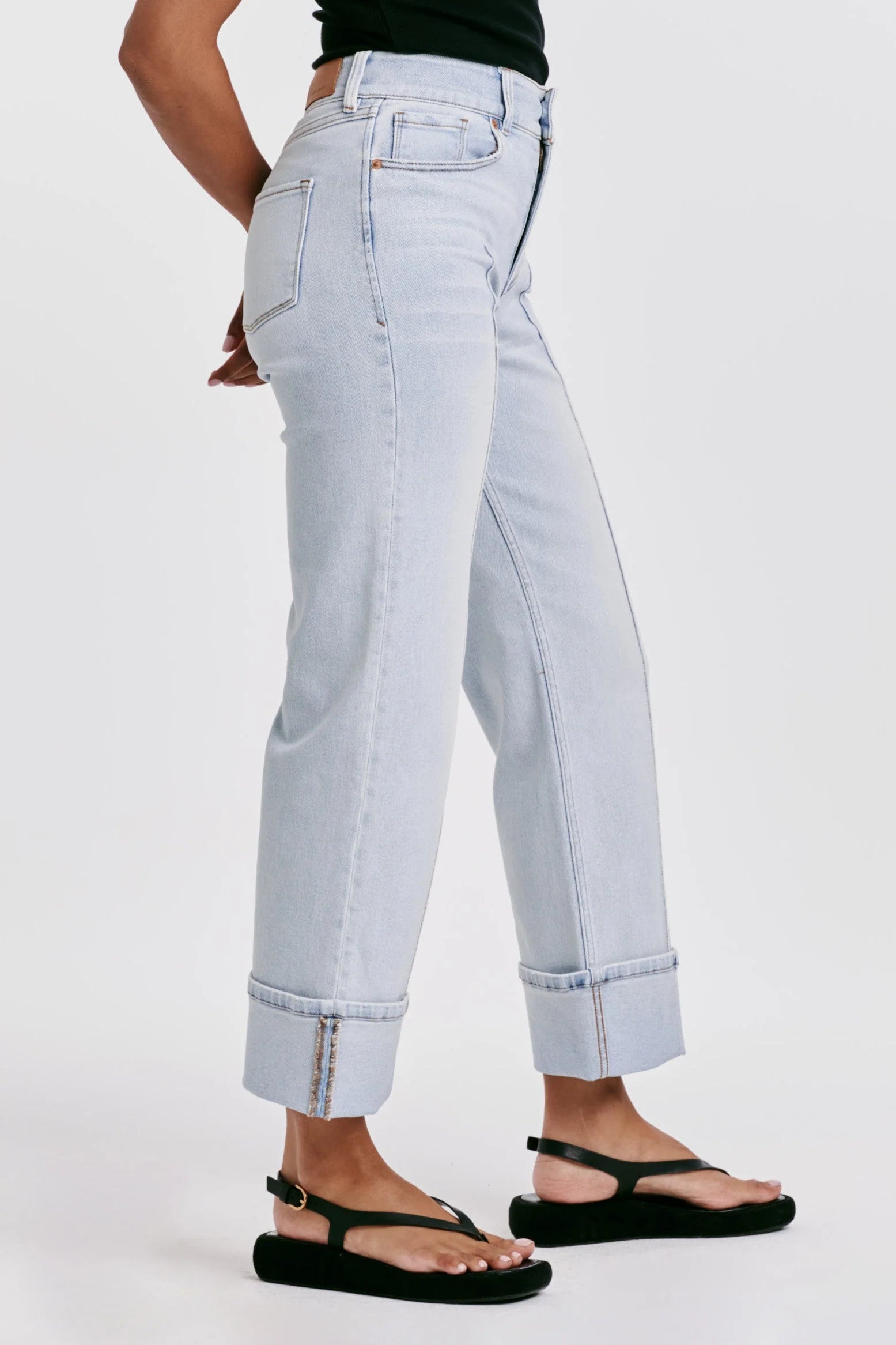 HOLLY Cuffed Straight Jean