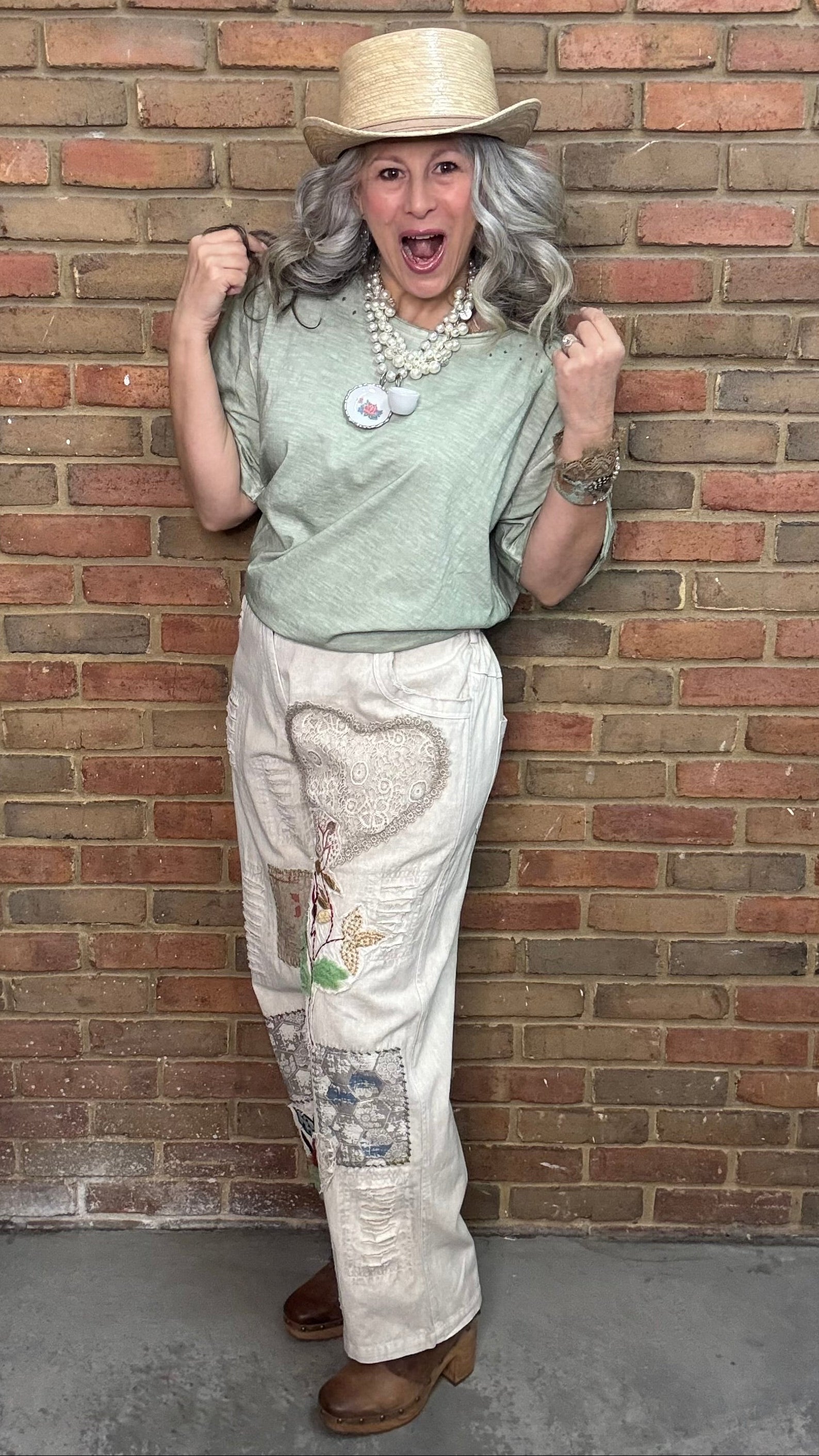 Floral Embroidery Pant