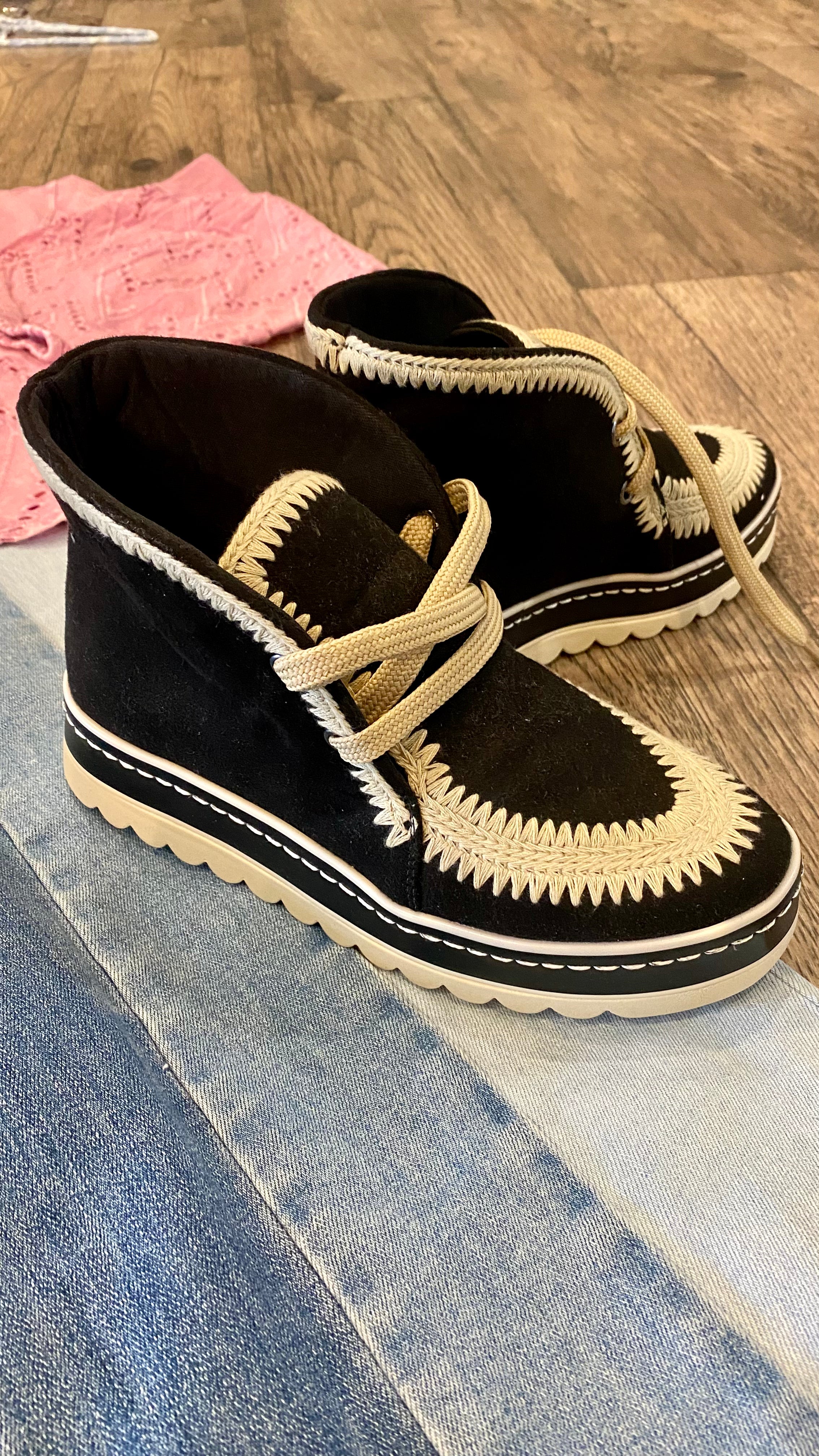 Carrie Boot Sz 6 7