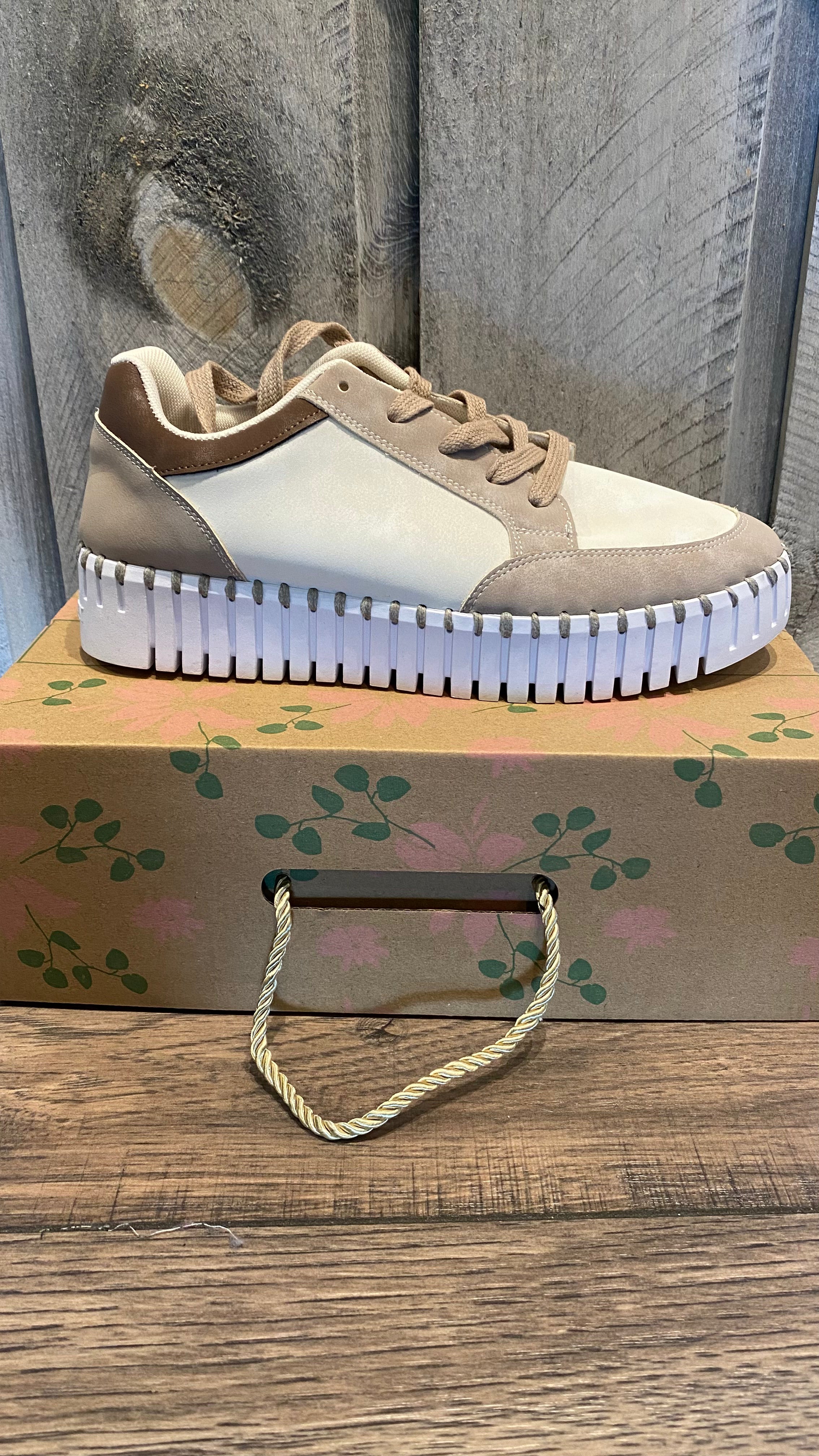 Tulip 4092 Tennis Shoe Sz 39 41