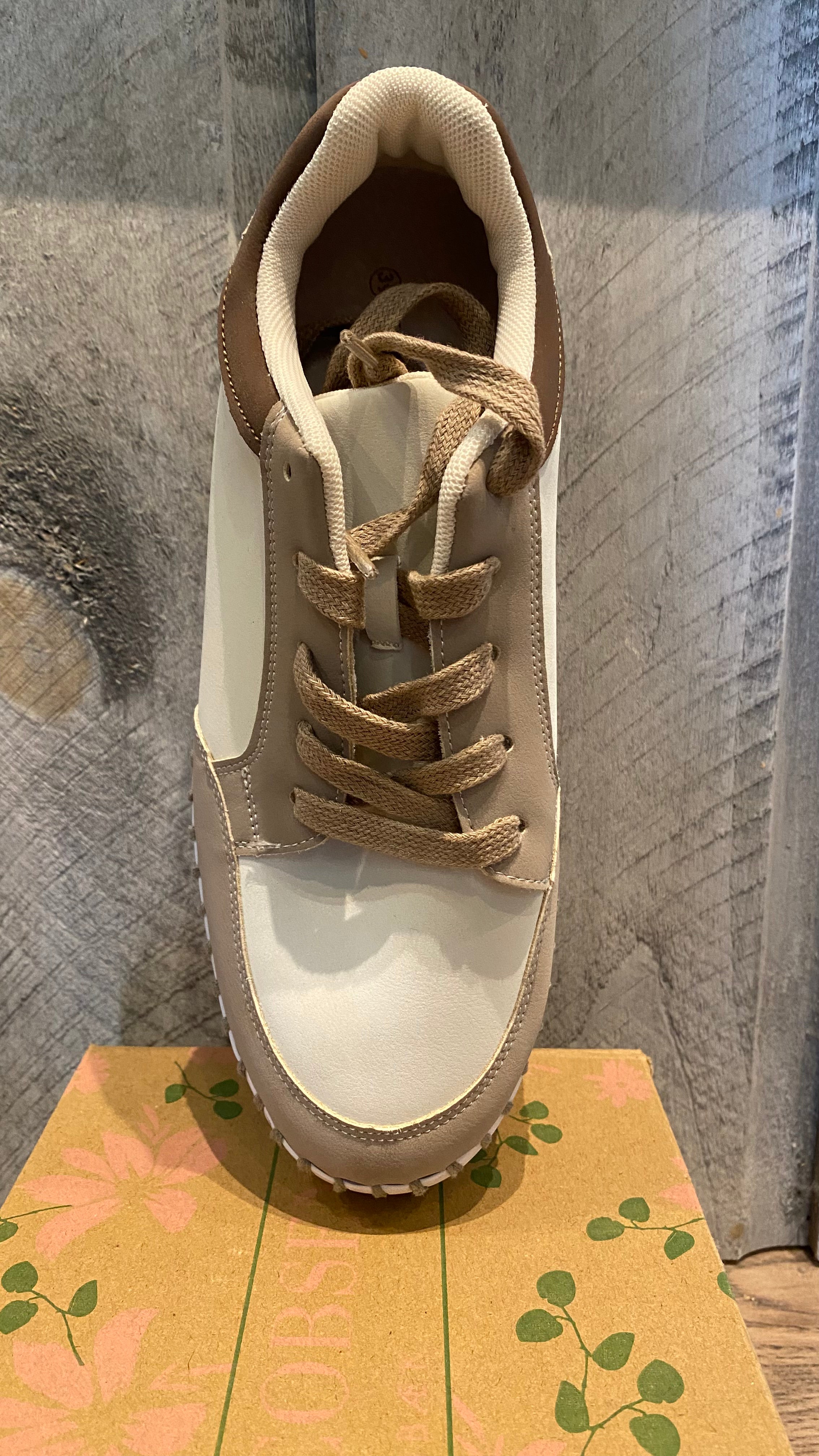 Tulip 4092 Tennis Shoe Sz 39 41