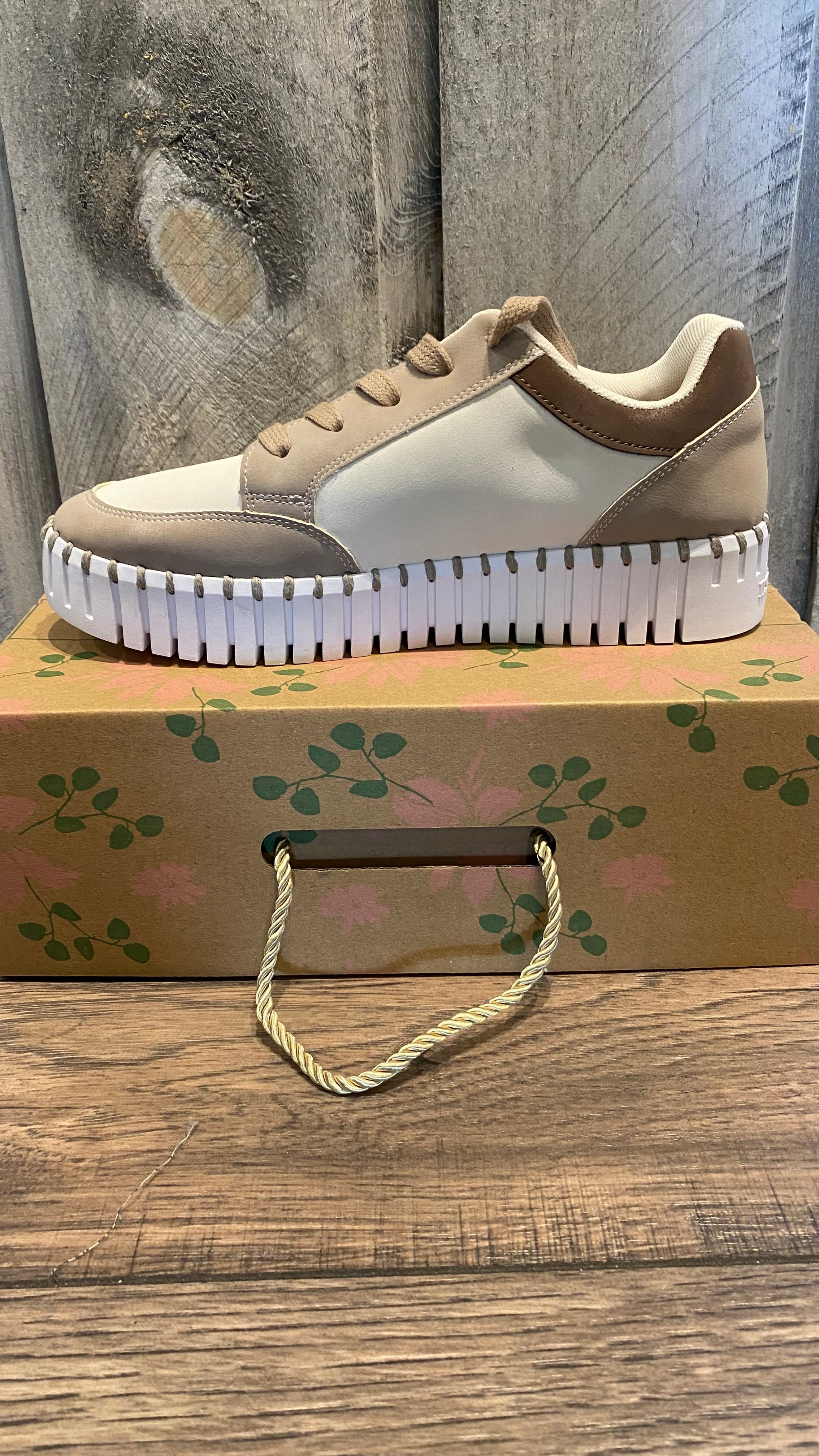 Tulip 4092 Tennis Shoe Sz 39 41