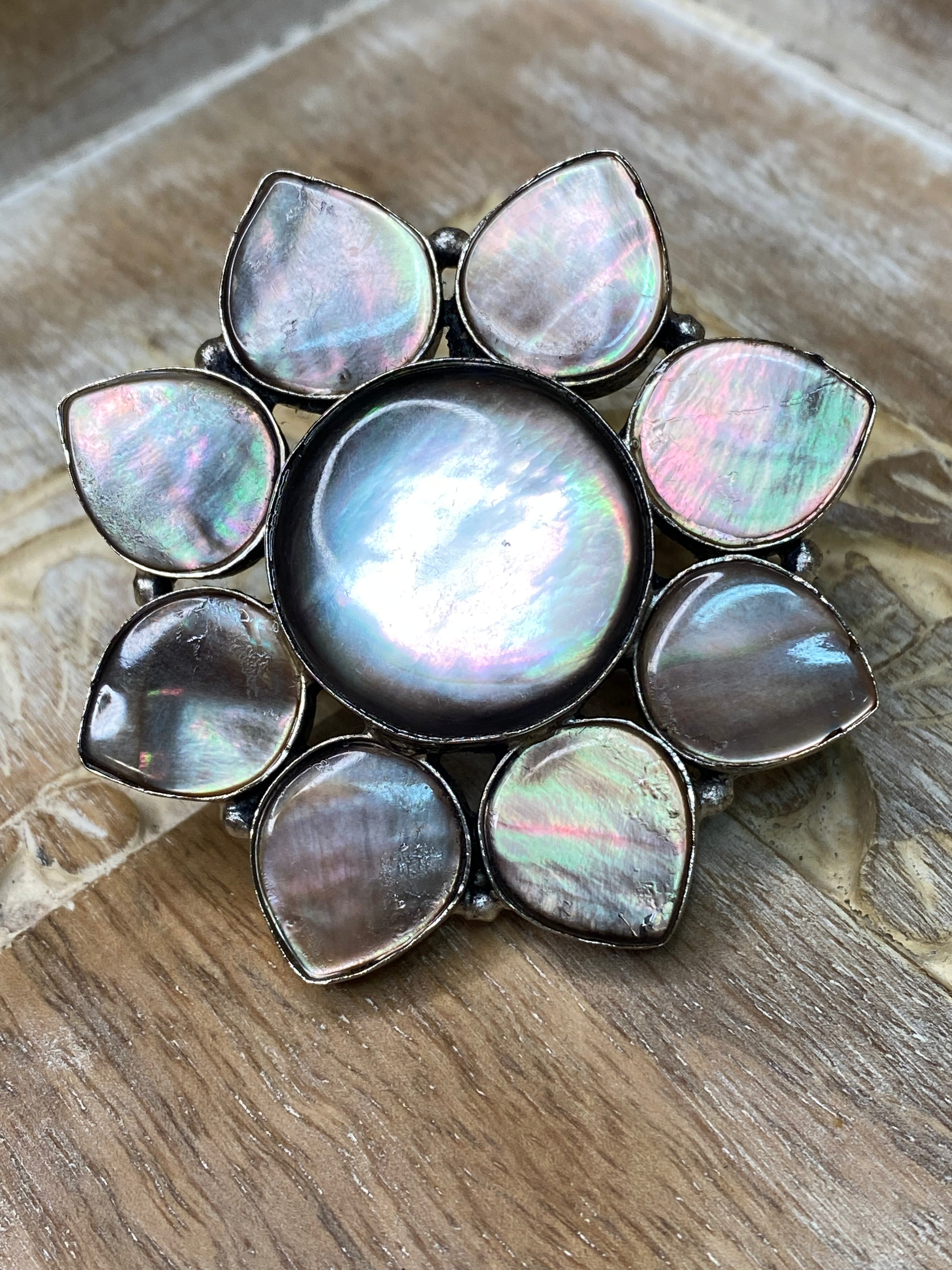 Mother of Pearl Flower Ring
