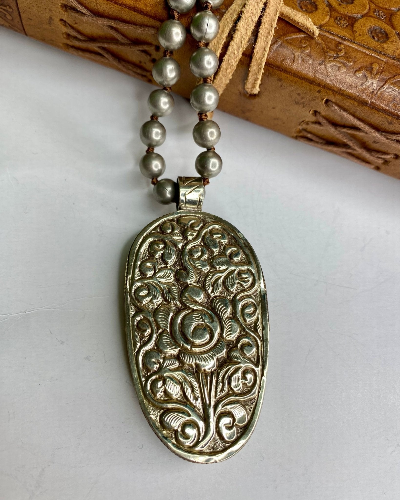 Tibetan Native American Chief Necklace - Vintage Vault Boutique