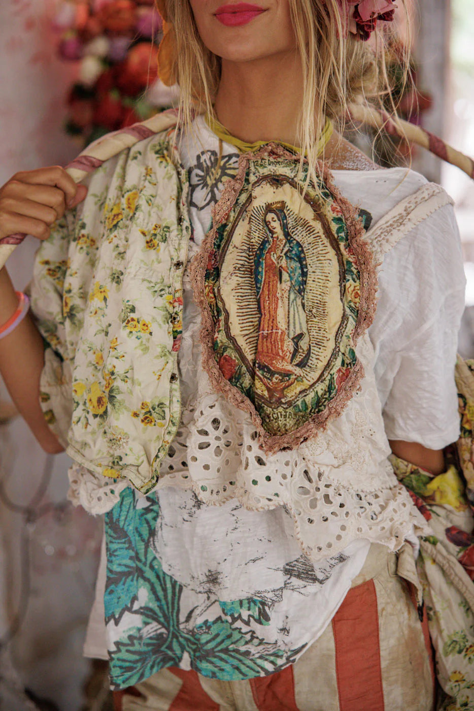 Jabot 072 Mary Jabot with Roses