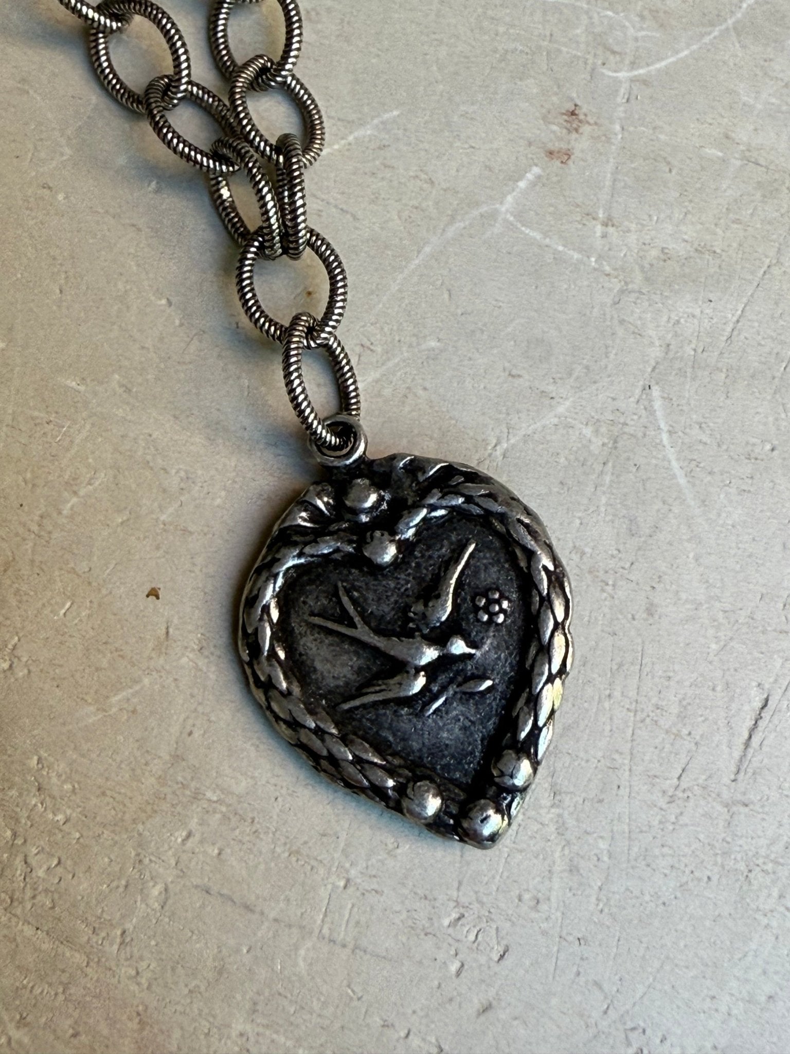EKD Victorian Heart Necklace - Vintage Vault Boutique