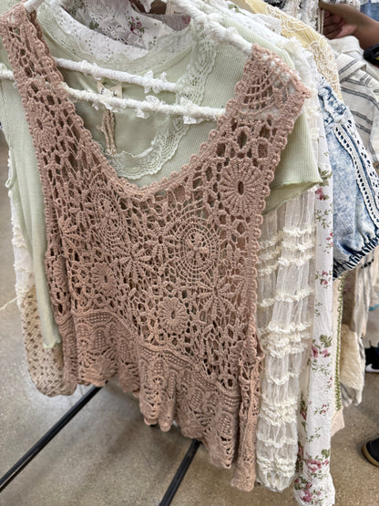 Crochet Scalloped Topper