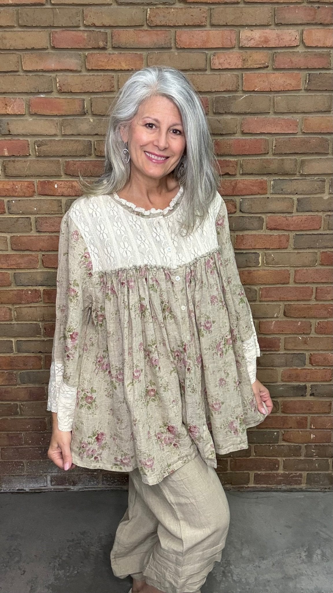 Taupe Floral Print Top - Vintage Vault Boutique