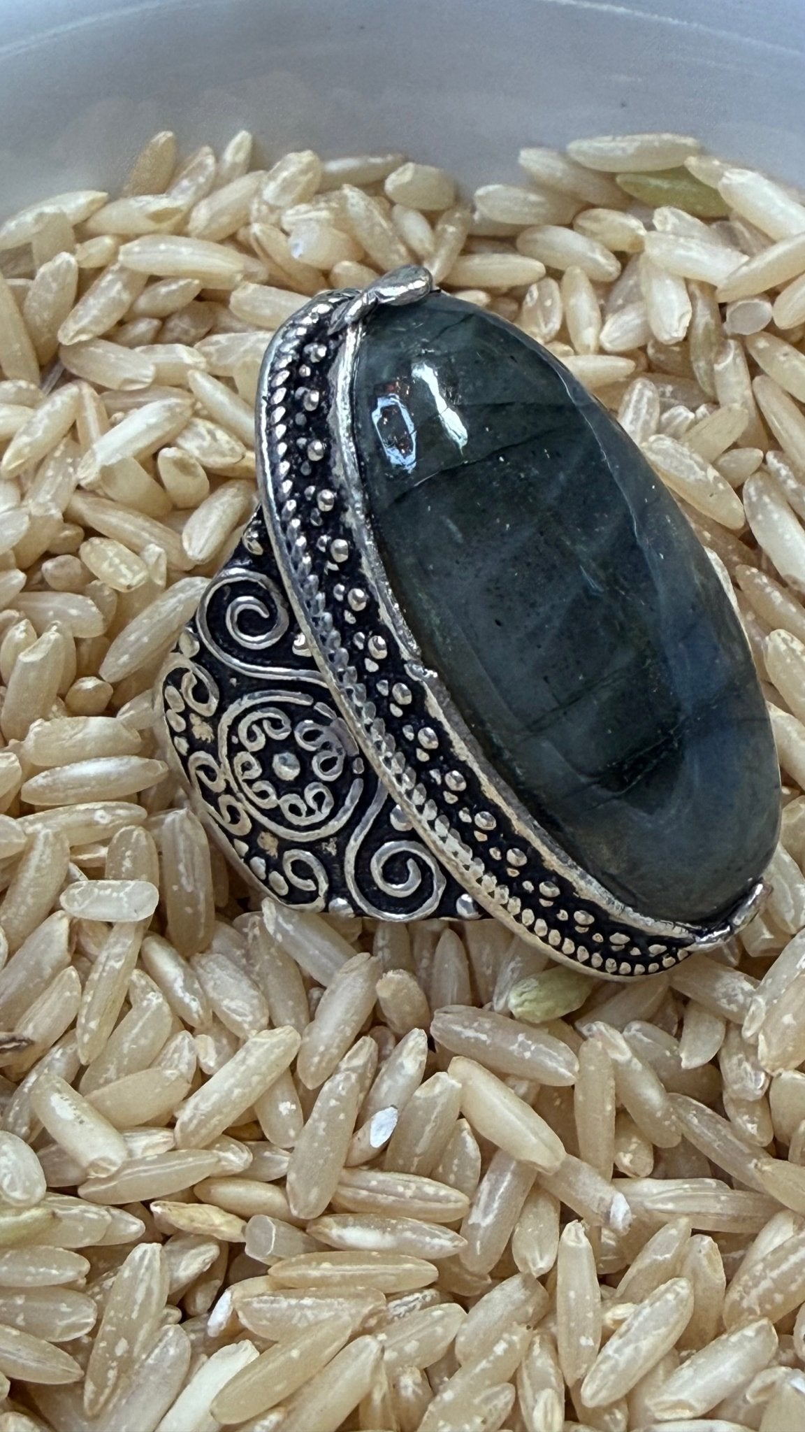 Oval Labradorite Ring - Vintage Vault Boutique