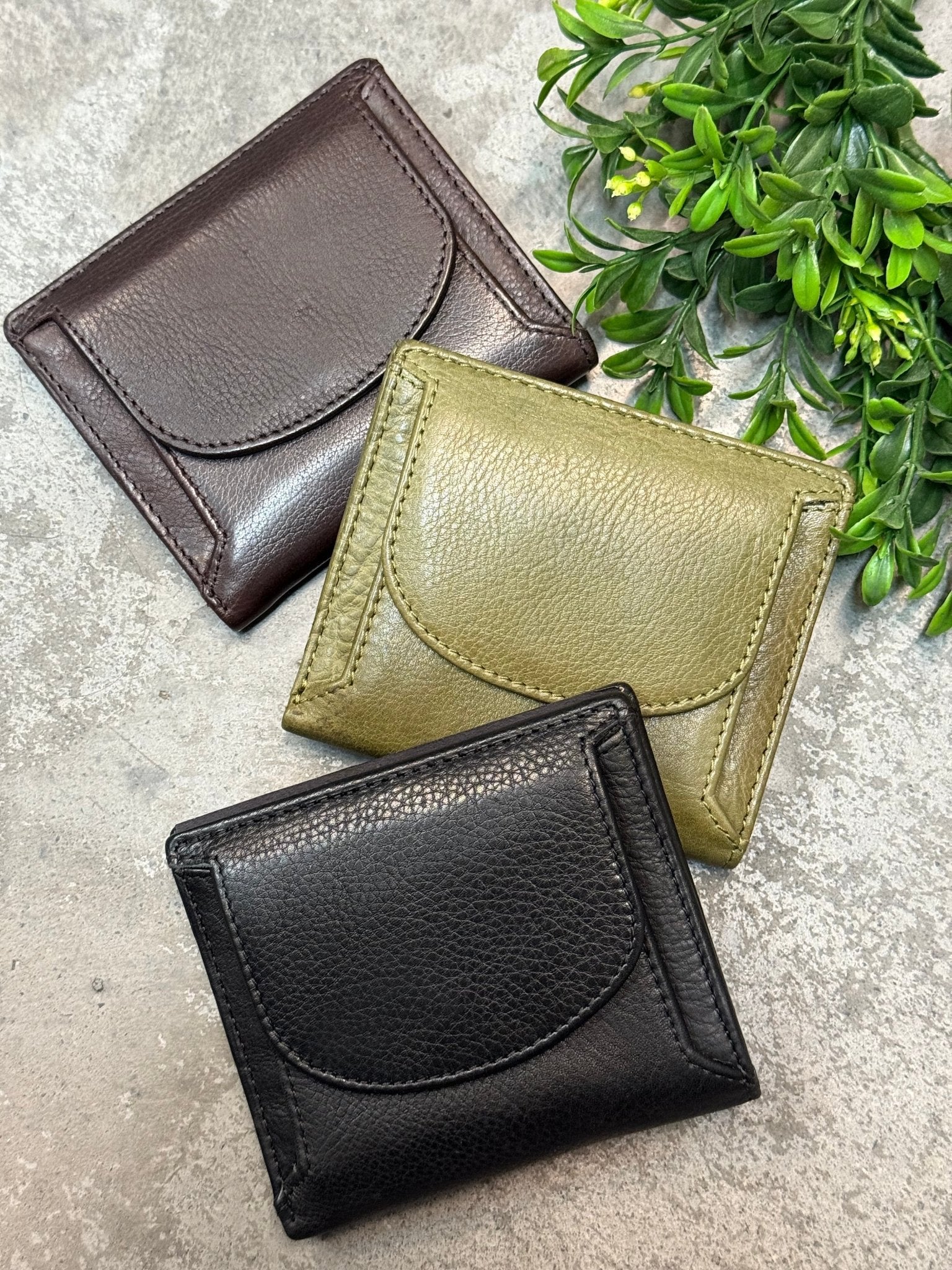 Bi - Fold Wallet with Coin Purse - Vintage Vault Boutique
