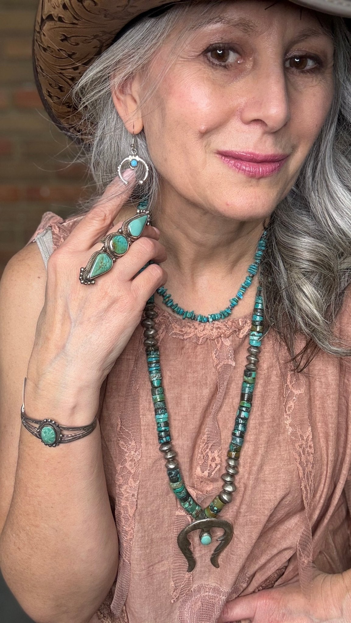 Simple Turquoise Choker Necklace - Vintage Vault Boutique