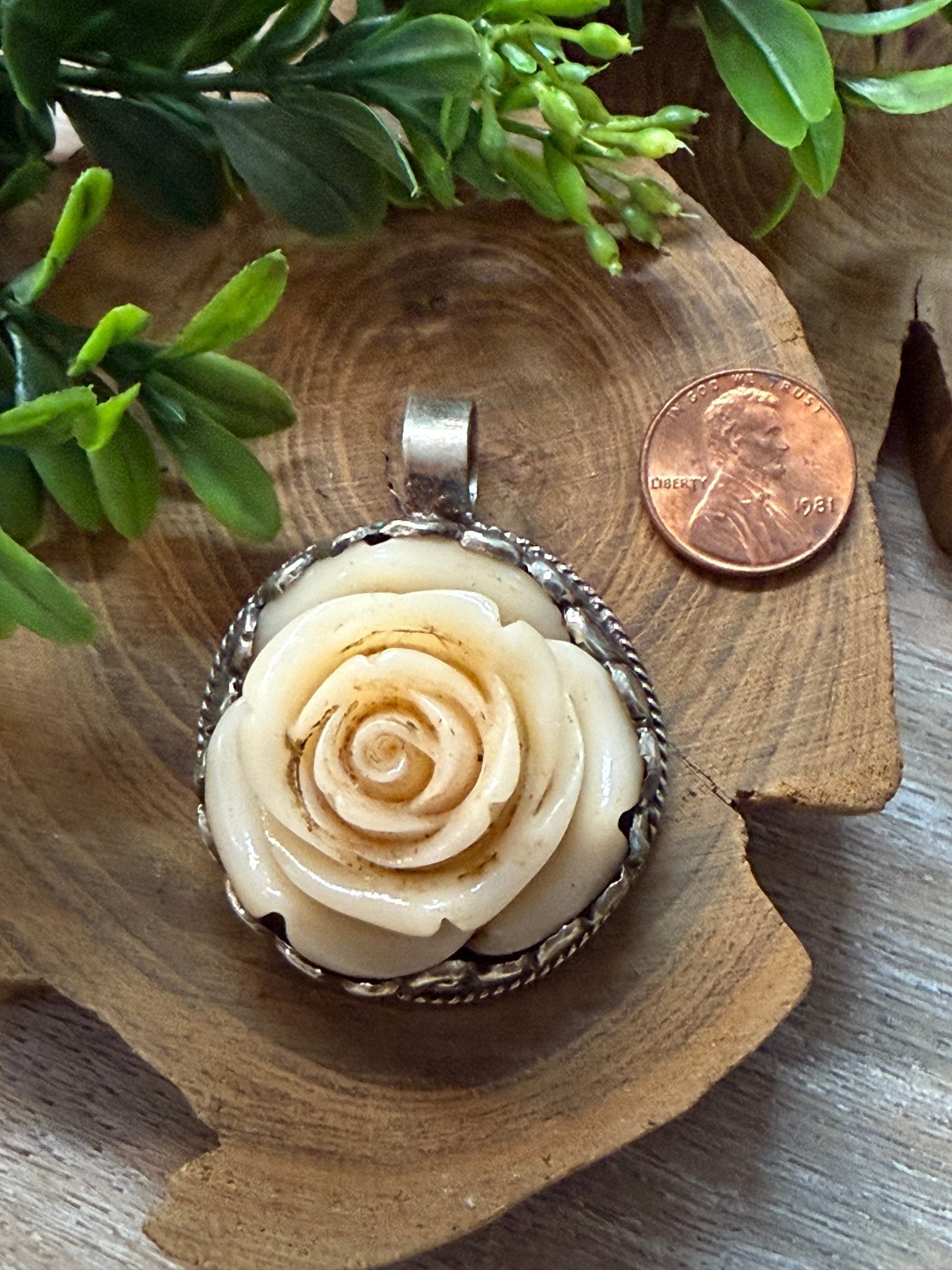 White Rose Pendant - Vintage Vault Boutique