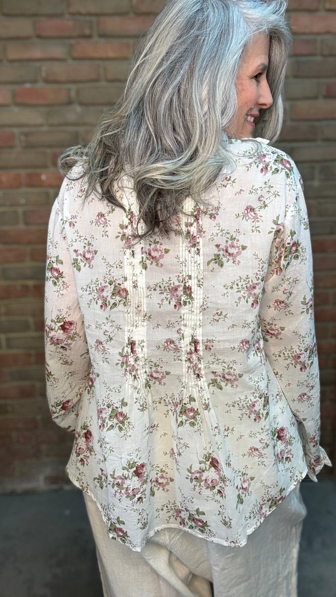 Vintage Floral Button Up Top - Vintage Vault Boutique